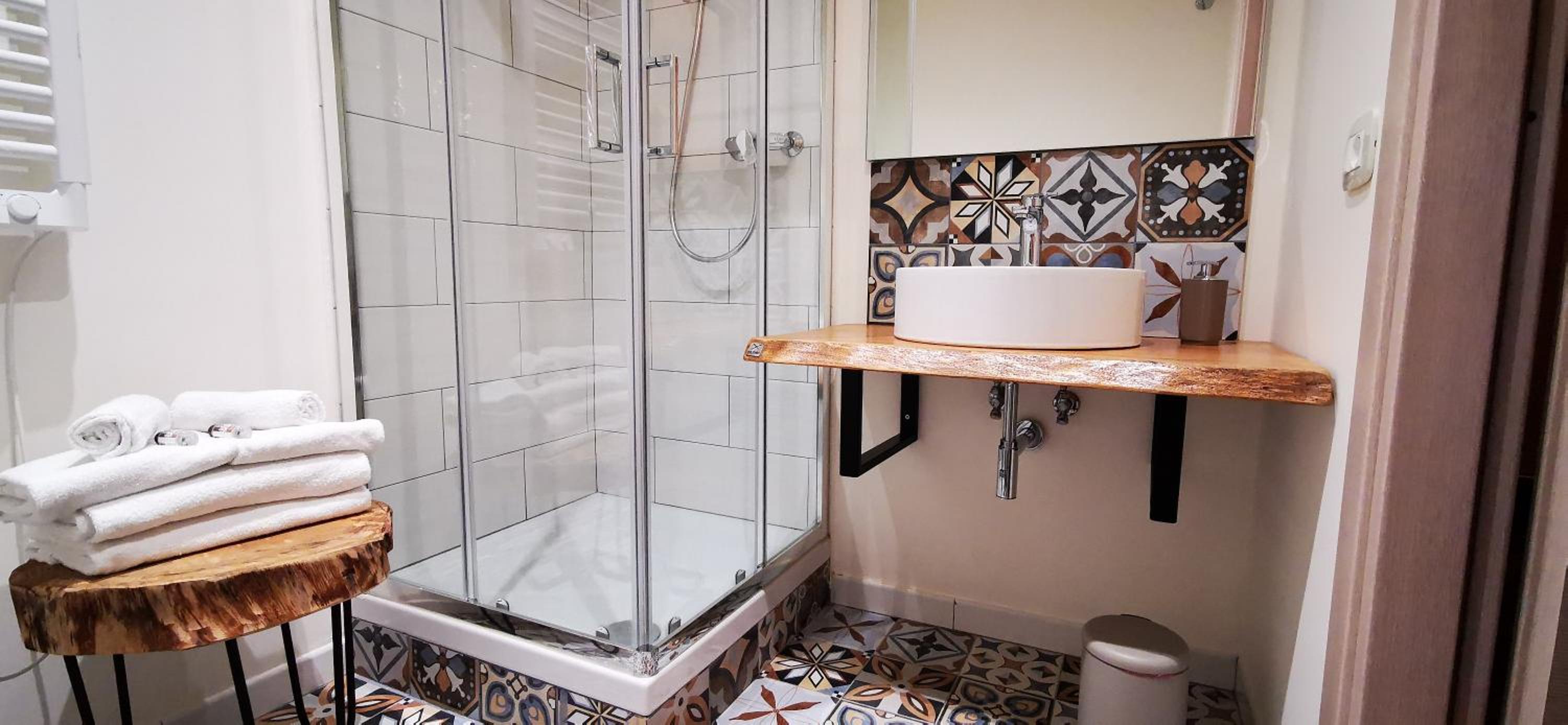 Triple Room with Private Bathroom - Photo 12