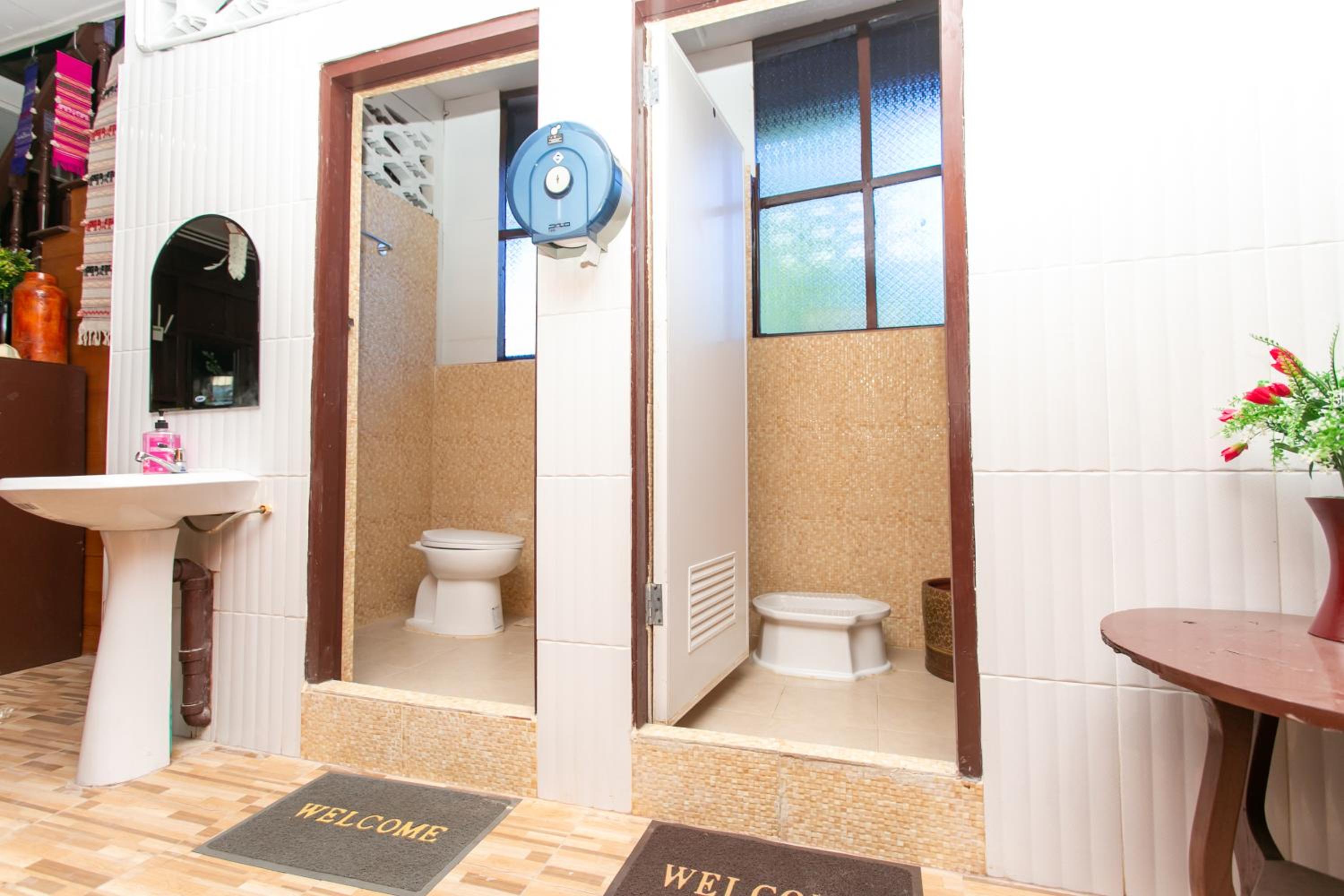 Deluxe King Room - Photo 5