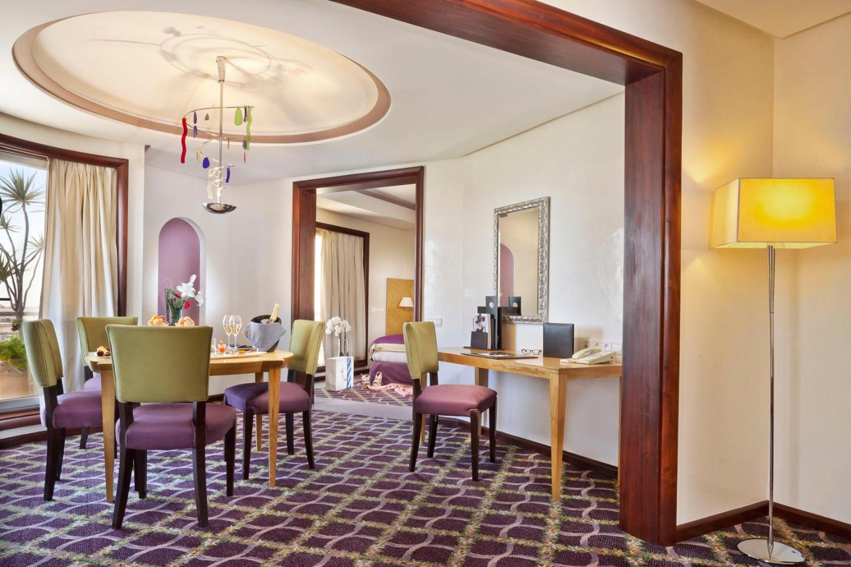 Deluxe King Suite photo 1