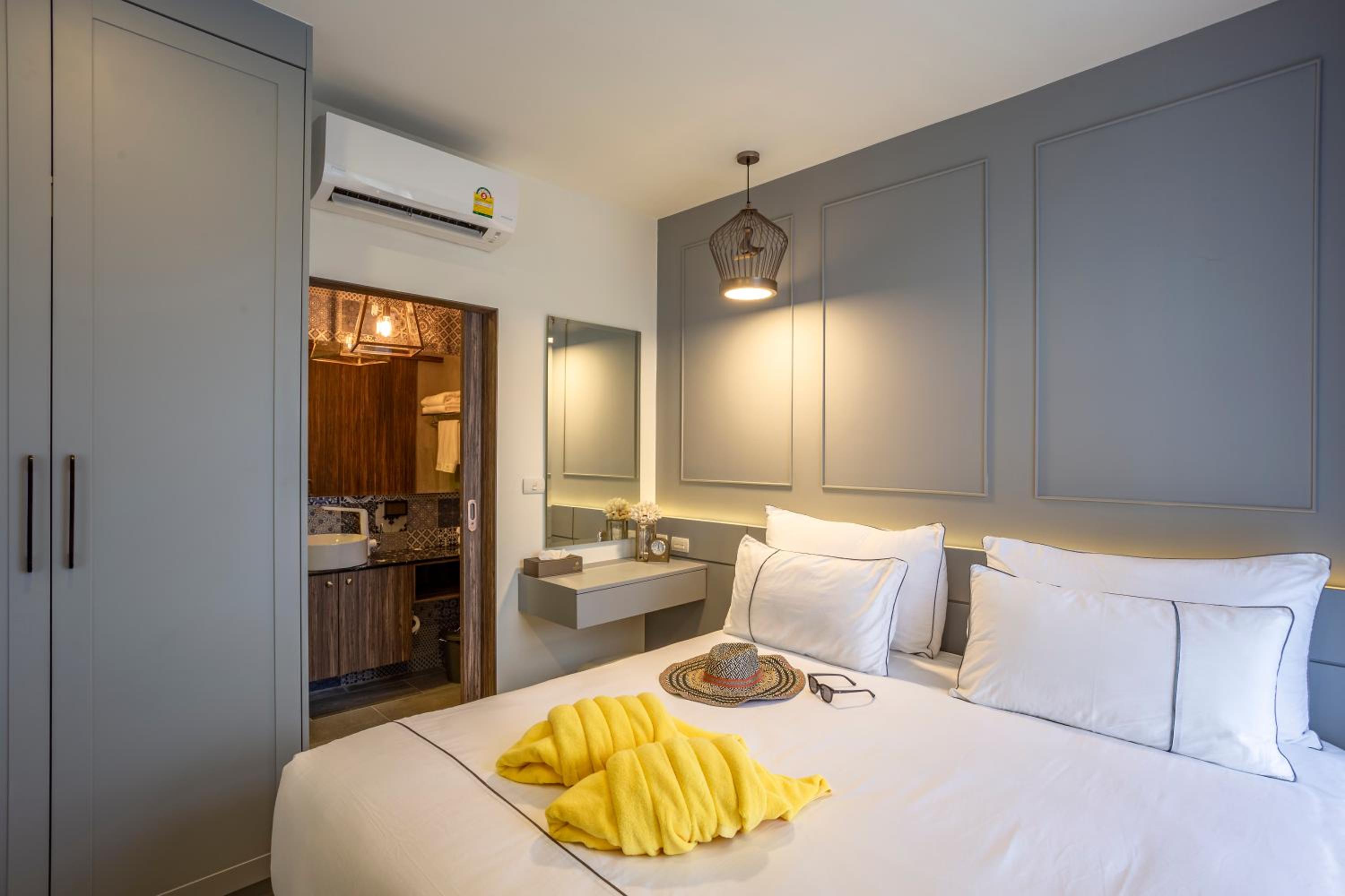 One-Bedroom Suite - Photo 13