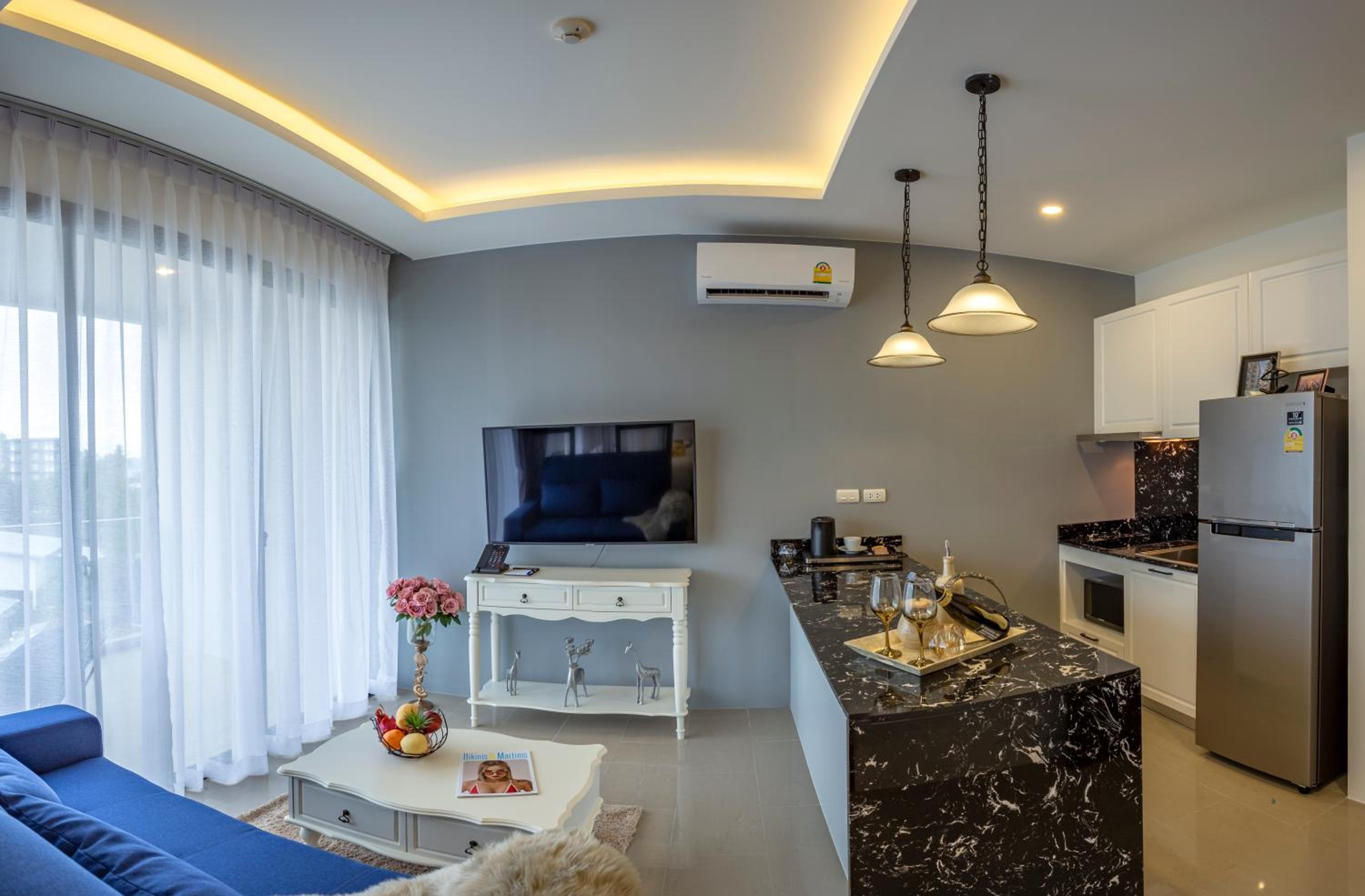 One-Bedroom Suite - Photo 11