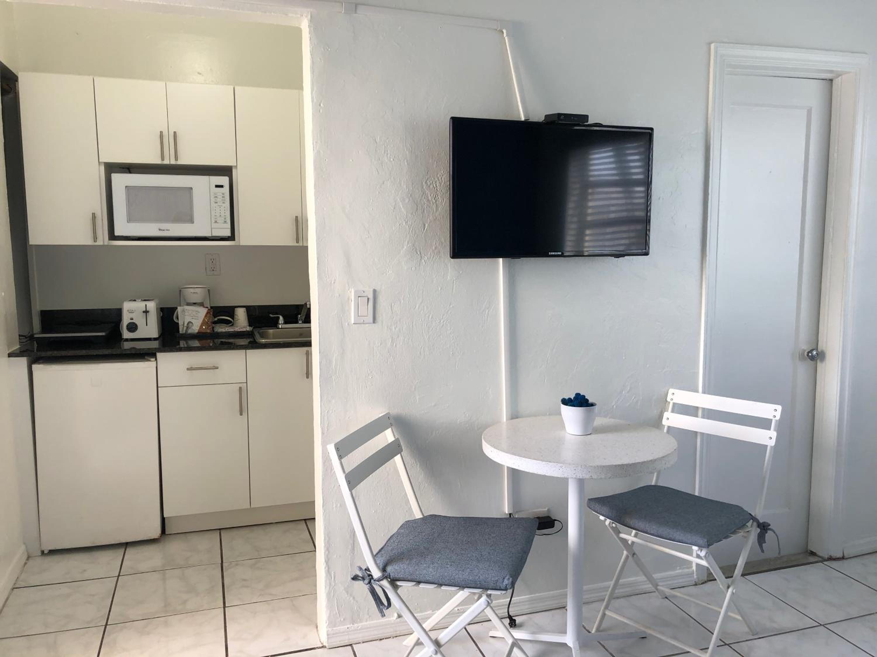 Studio One Bed - Free Parking - Photo 3