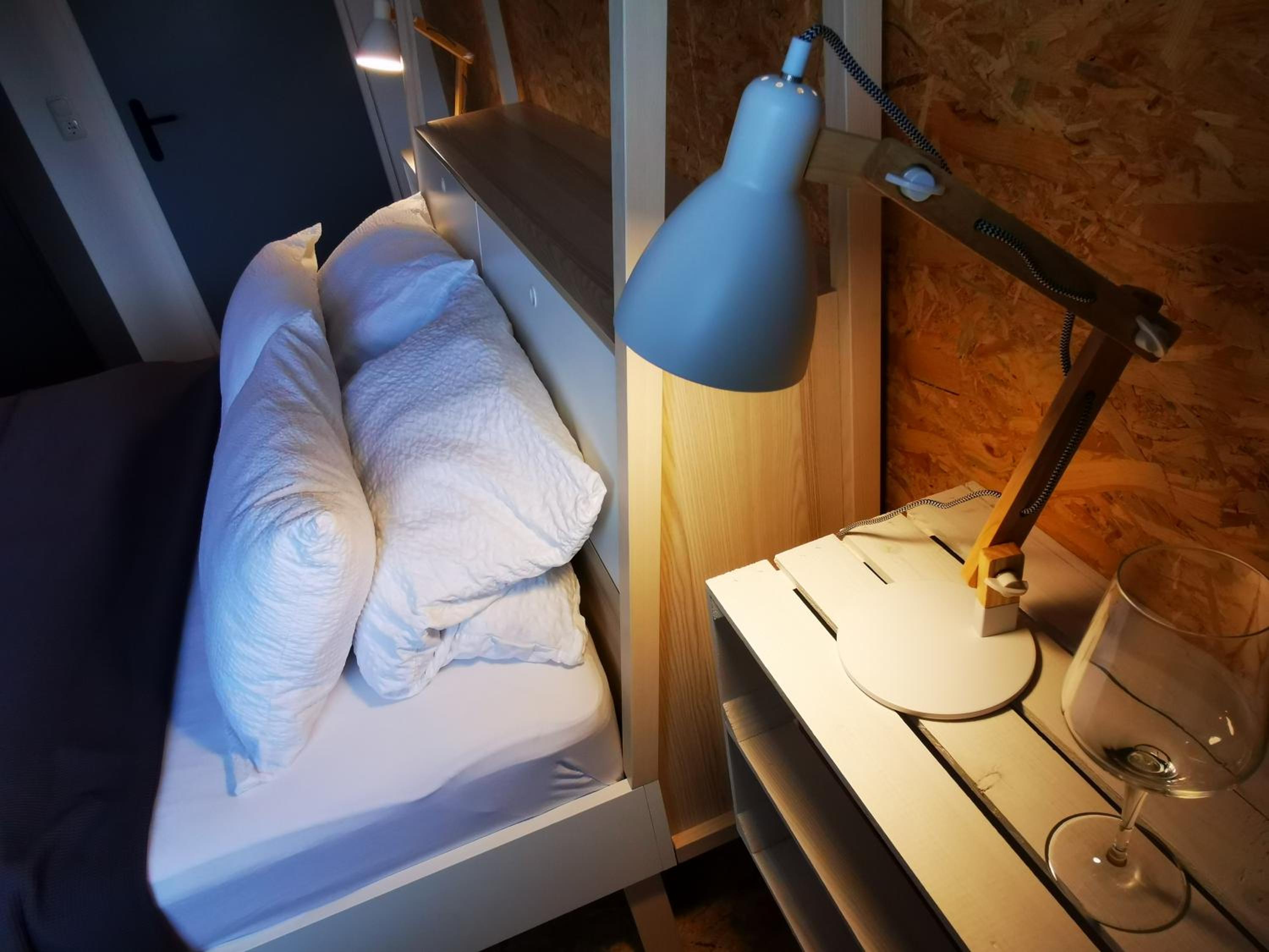 Deluxe One-Bedroom Apartment - Photo 16