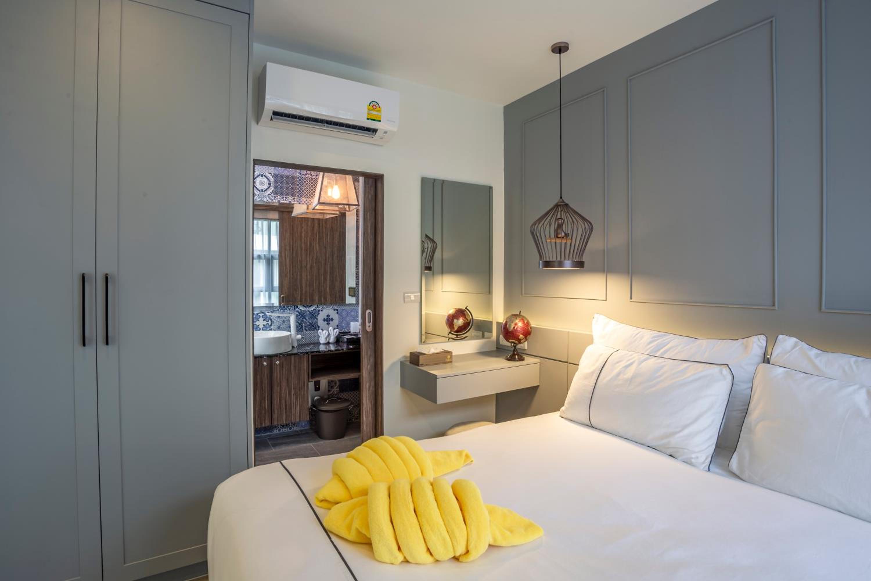 One-Bedroom Suite - Photo 4