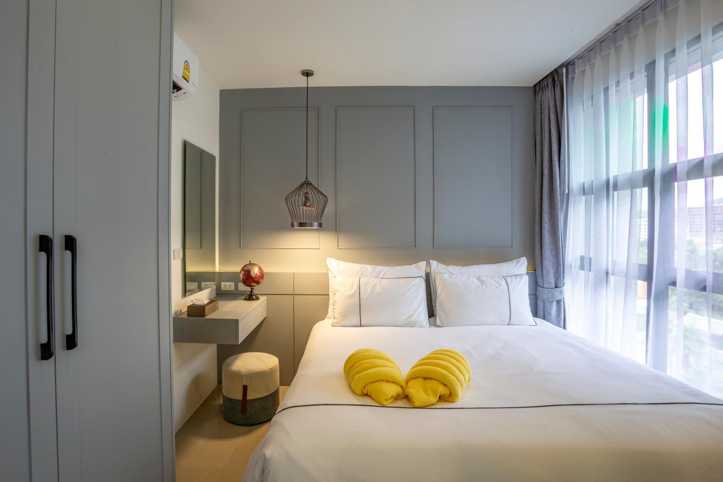 One-Bedroom Suite - Photo 3