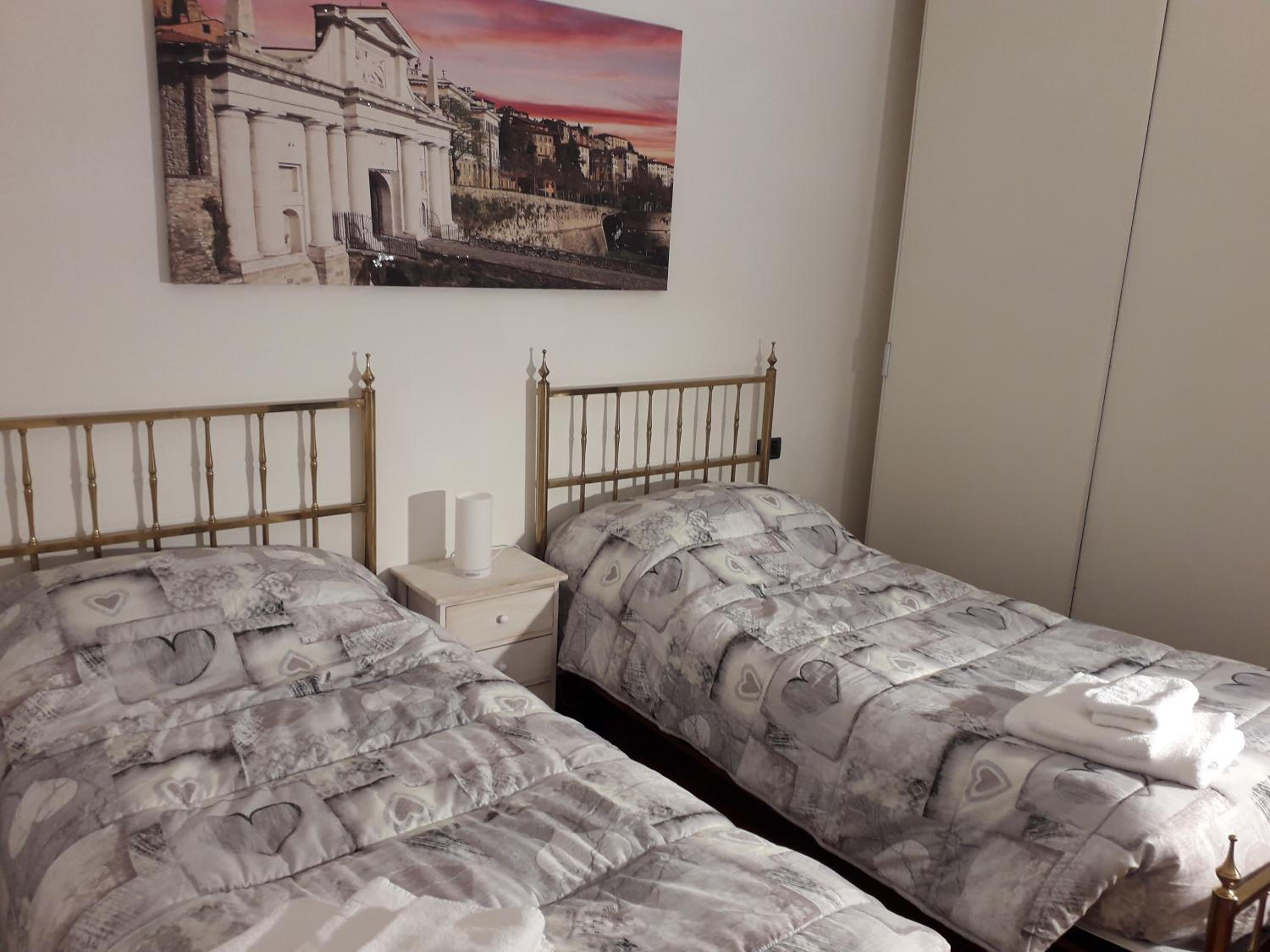Two-Bedroom House - Photo 25