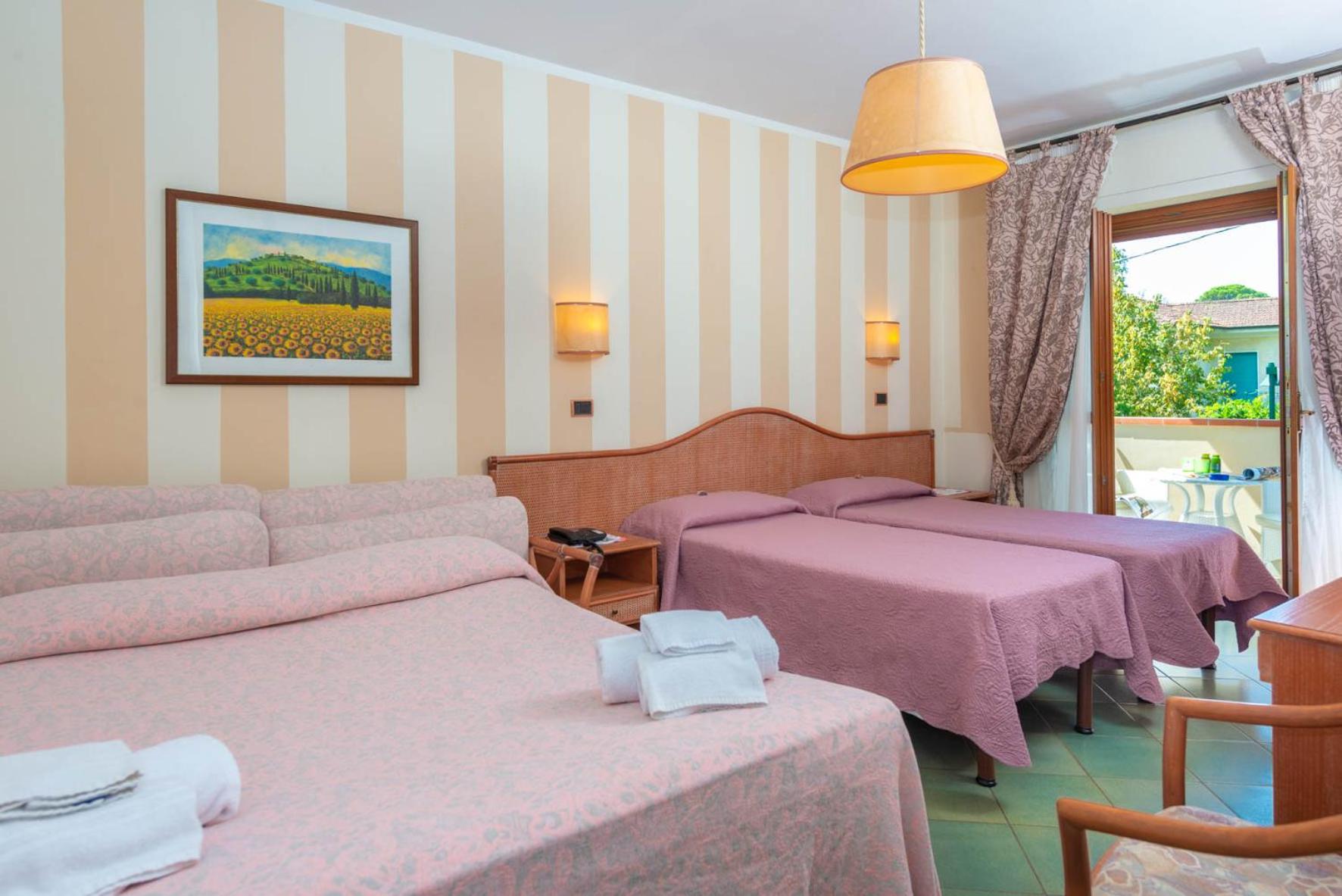 Classic Quadruple Room photo 2
