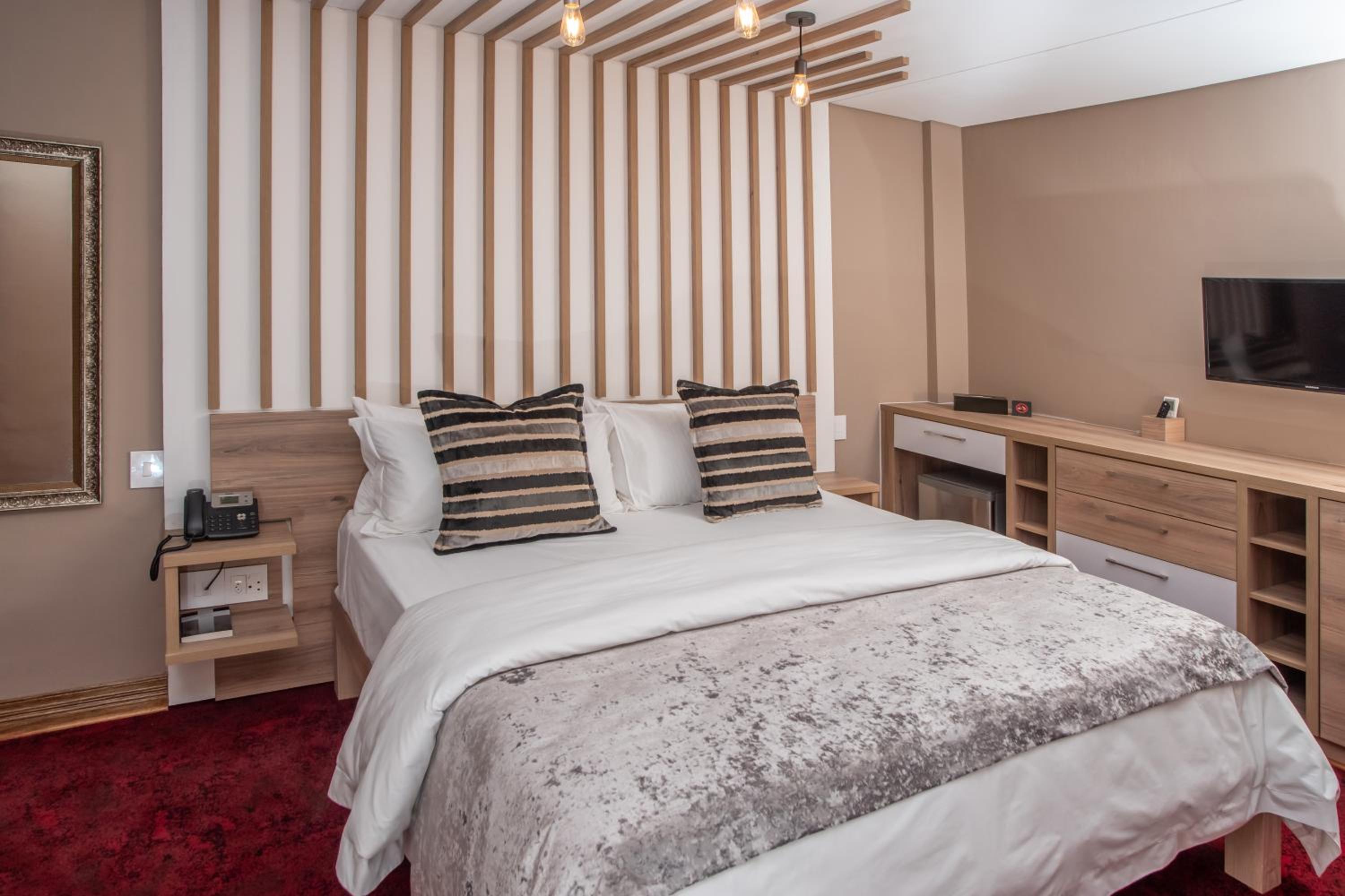 Deluxe King Room photo 1