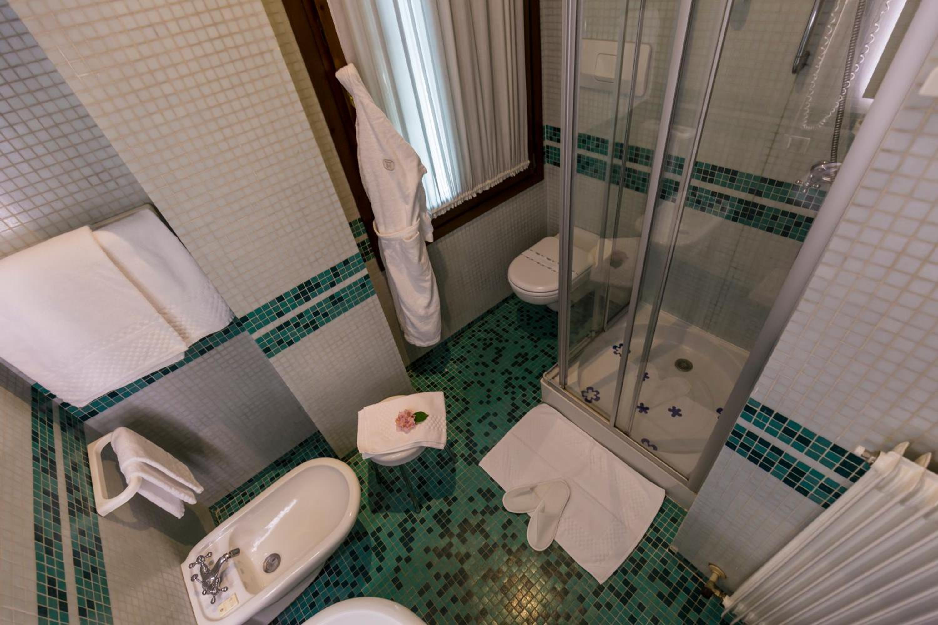 Single Room thumbnail 6