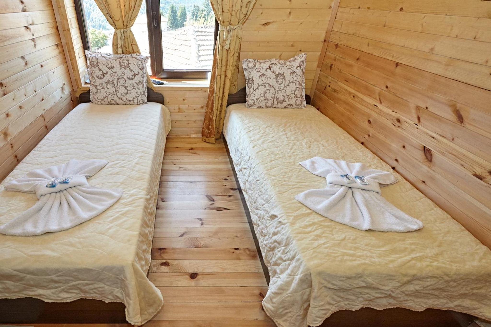 Double or Twin Room with Private Bathroom photo 3