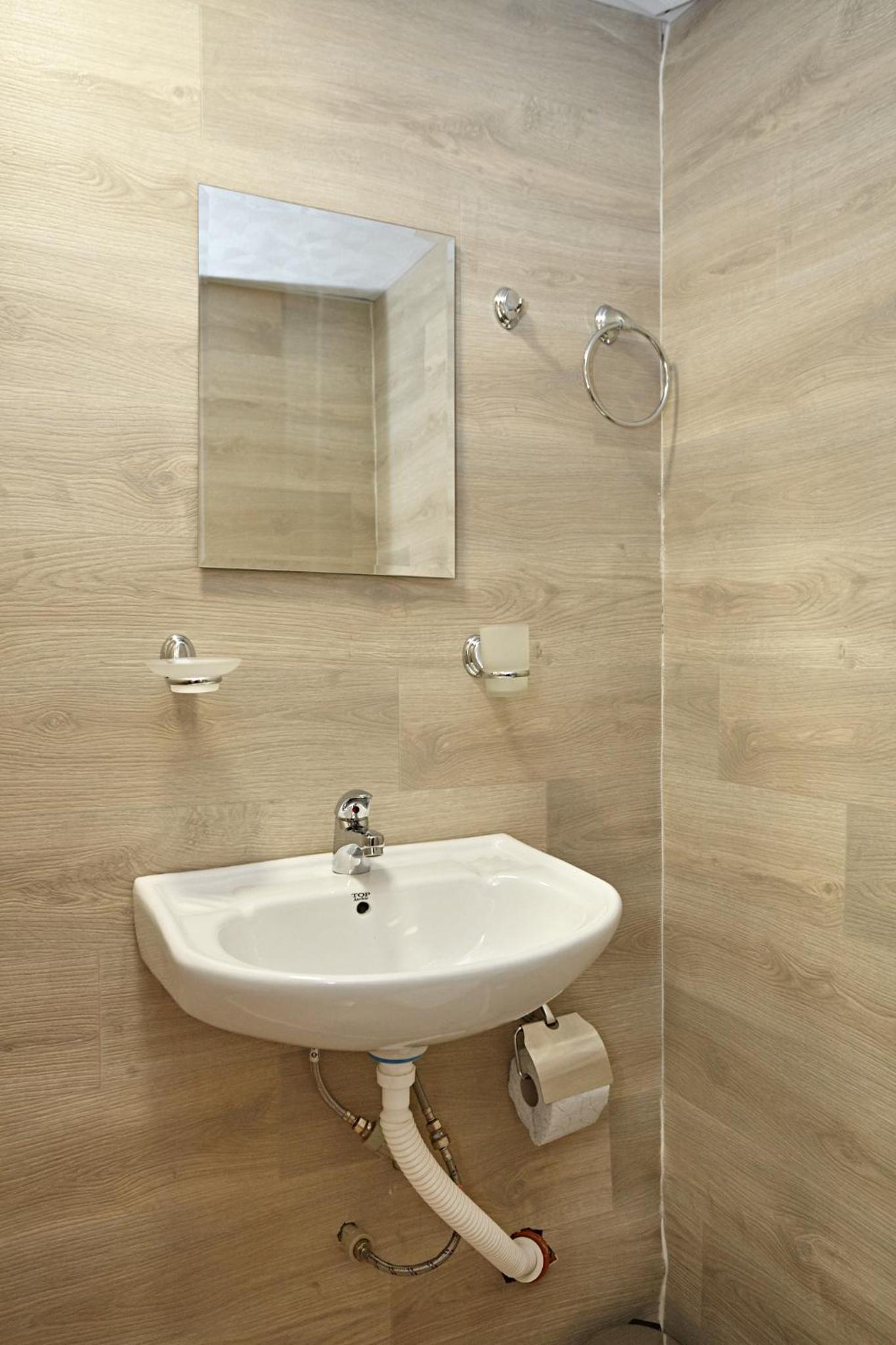 Double or Twin Room with Private Bathroom photo 2