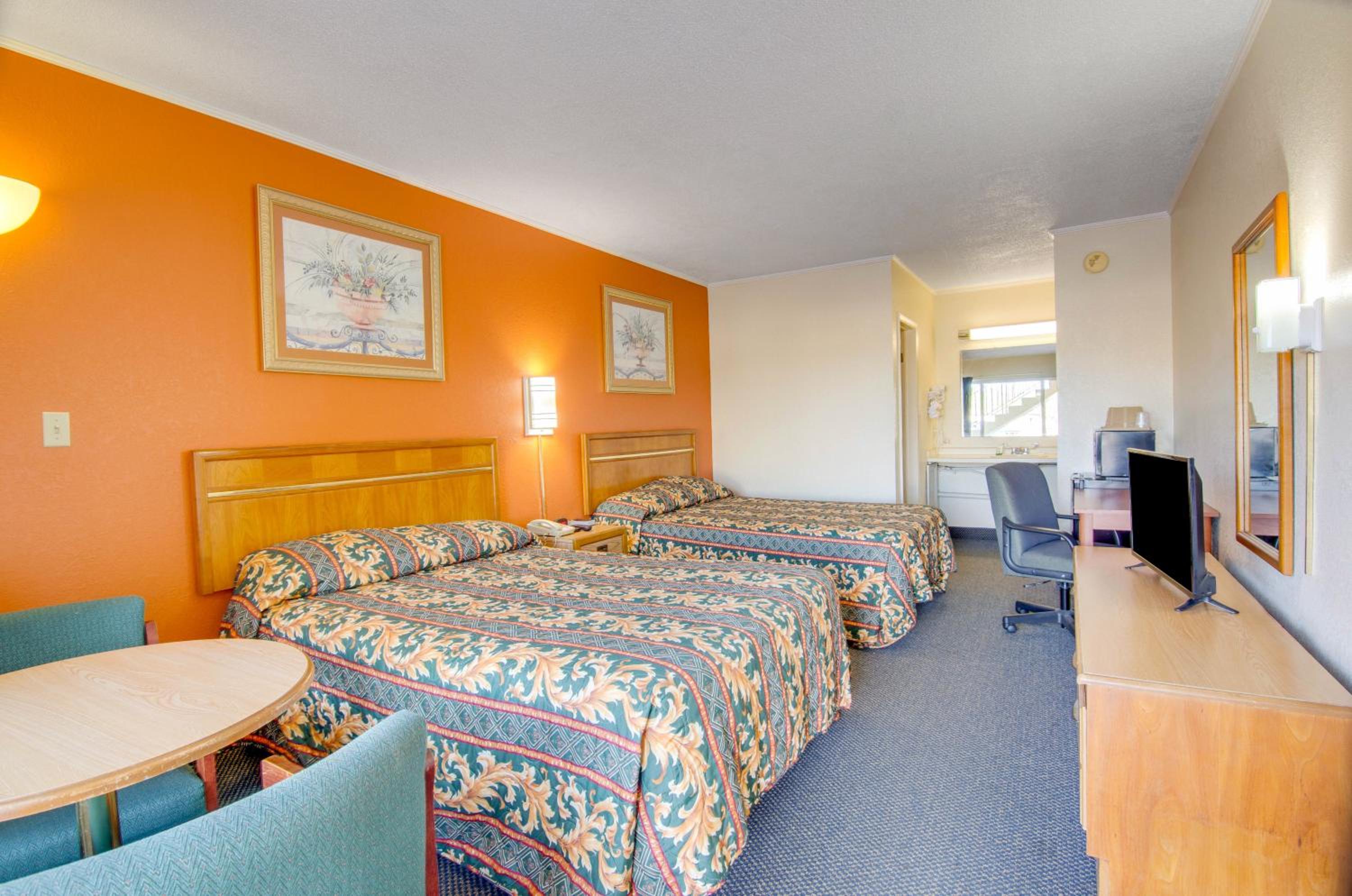 Double Room - Photo 5