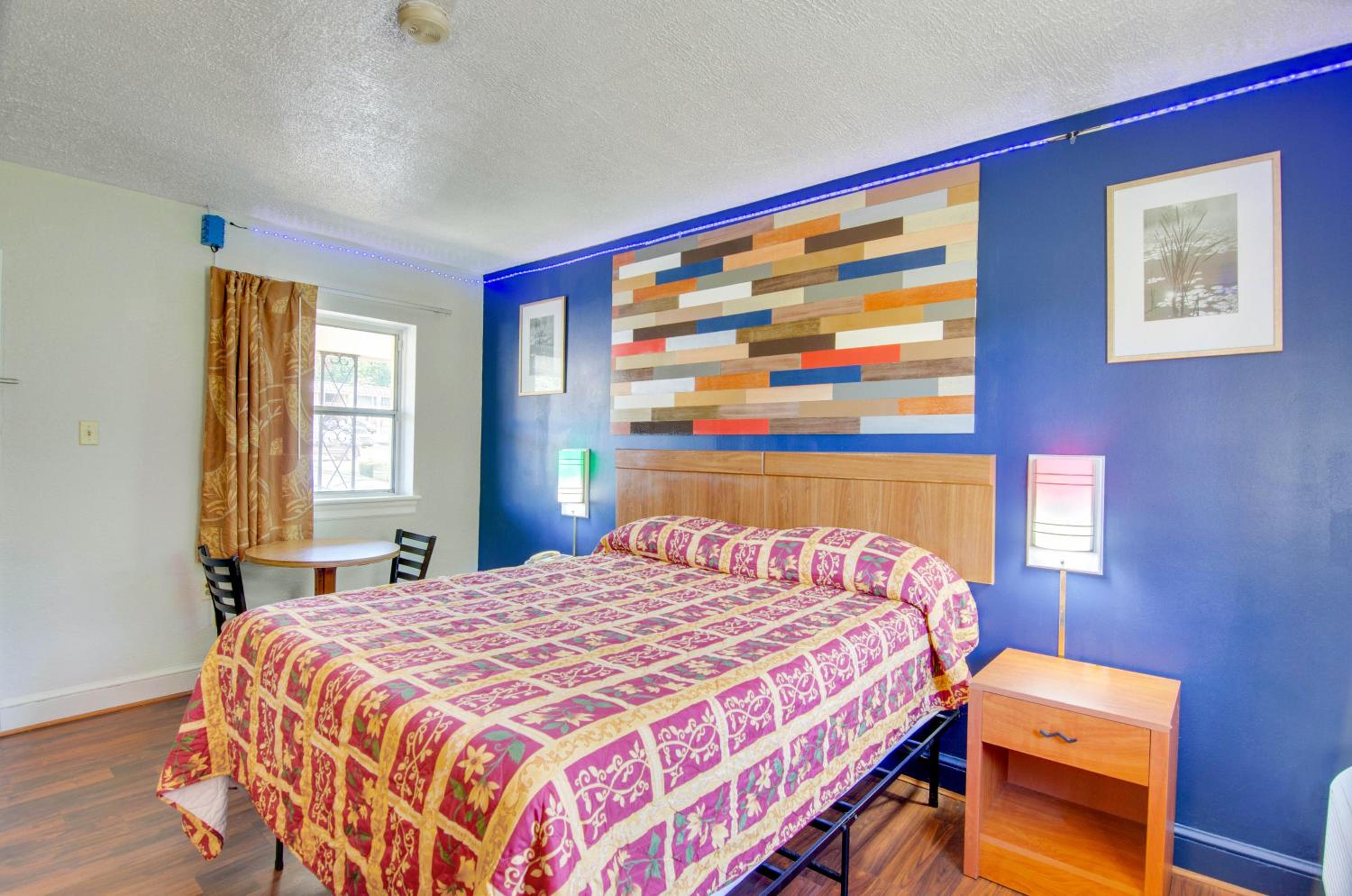 Queen Room - Photo 2