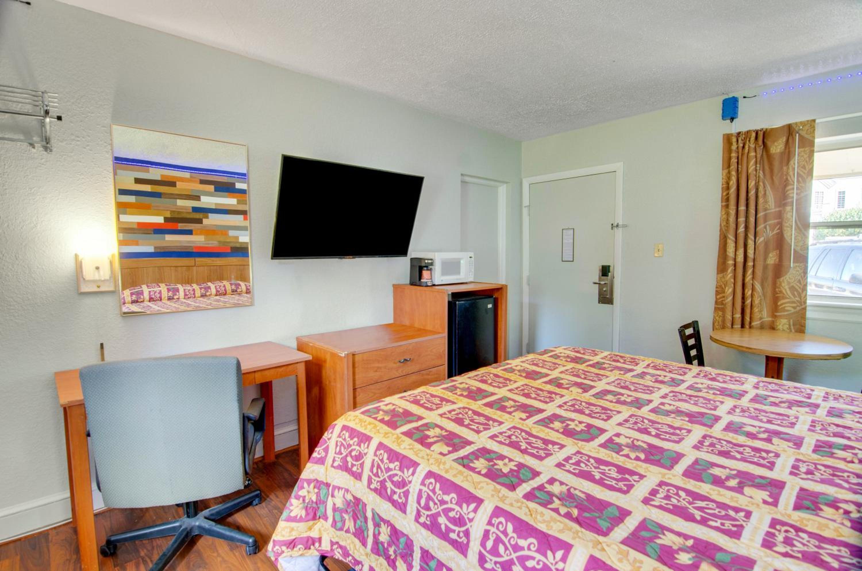 Queen Room - Photo 8