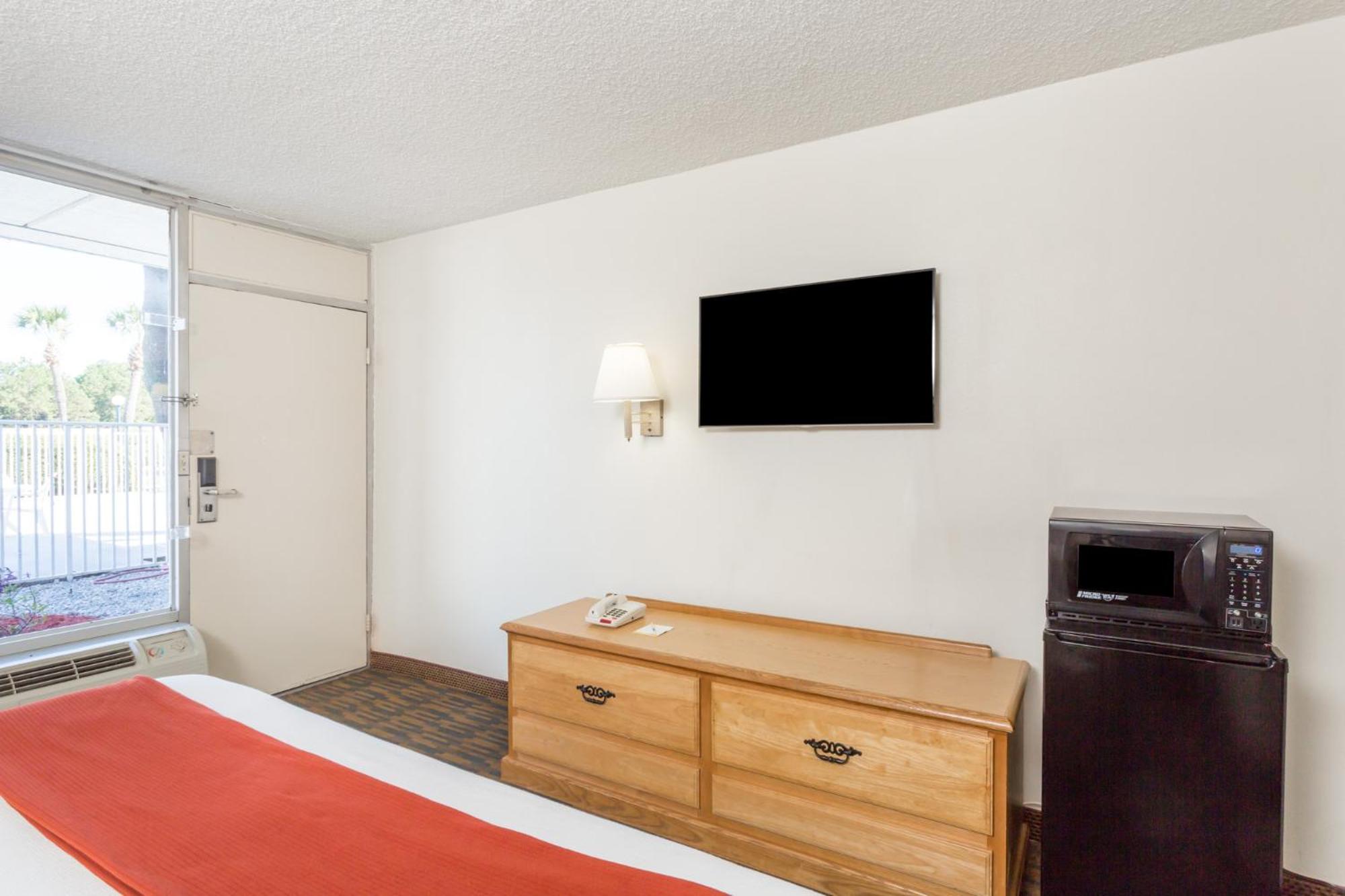 King Room - Non-Smoking - Photo 1