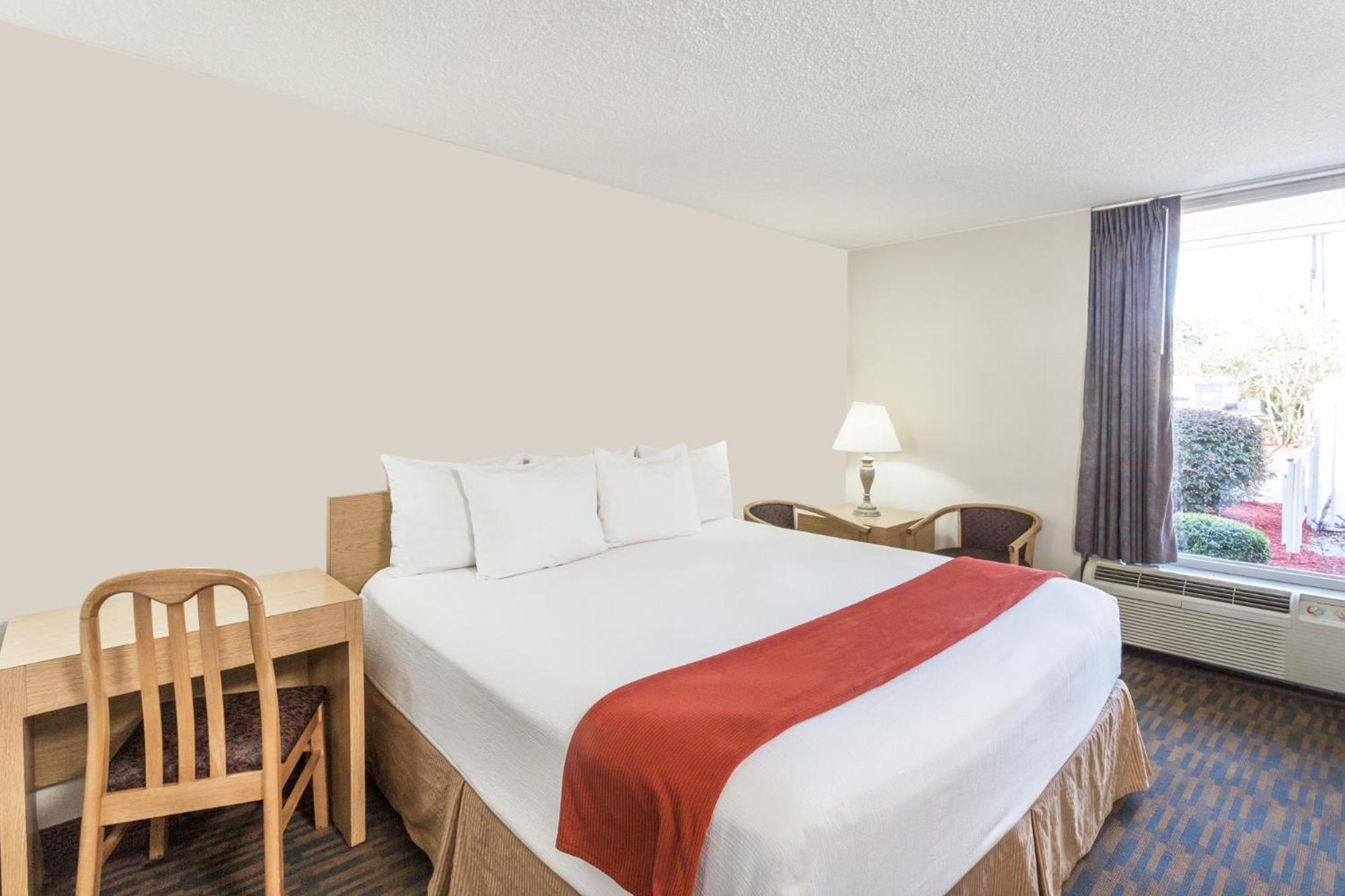 Deluxe King Room - Non-Smoking - Photo 4