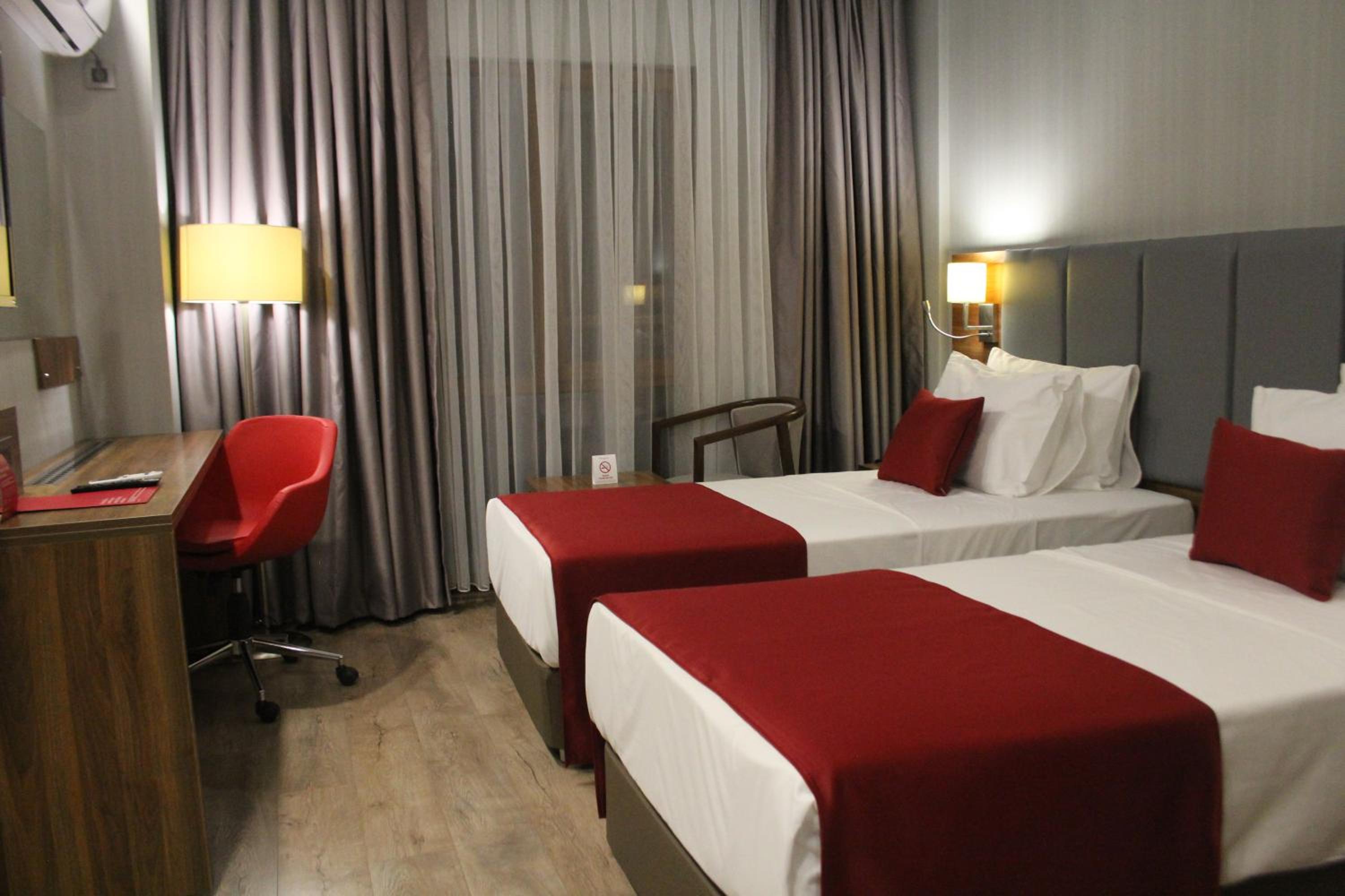 Twin Room - Non-Smoking - Photo 6