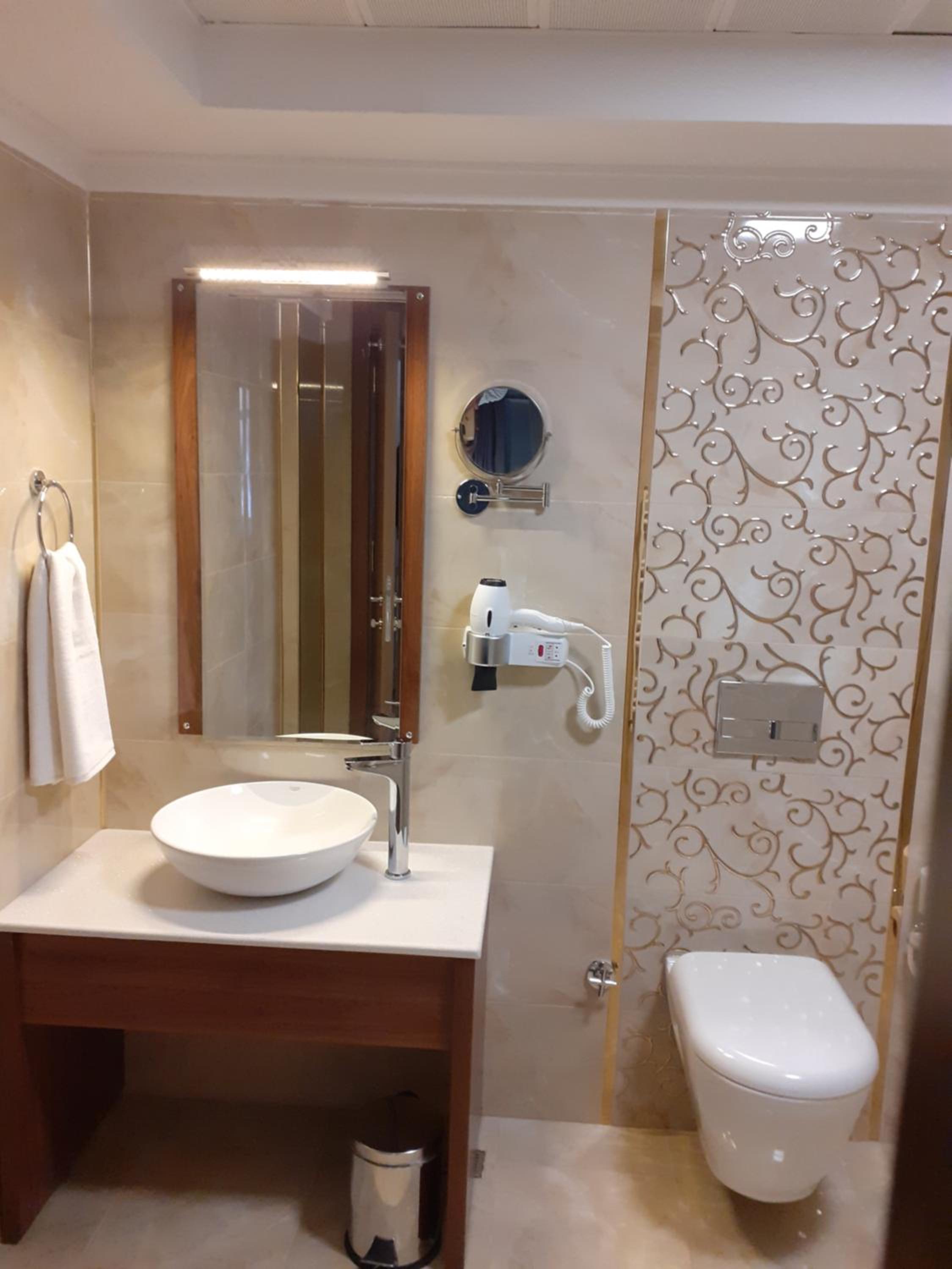 Twin Room - Non-Smoking - Photo 5