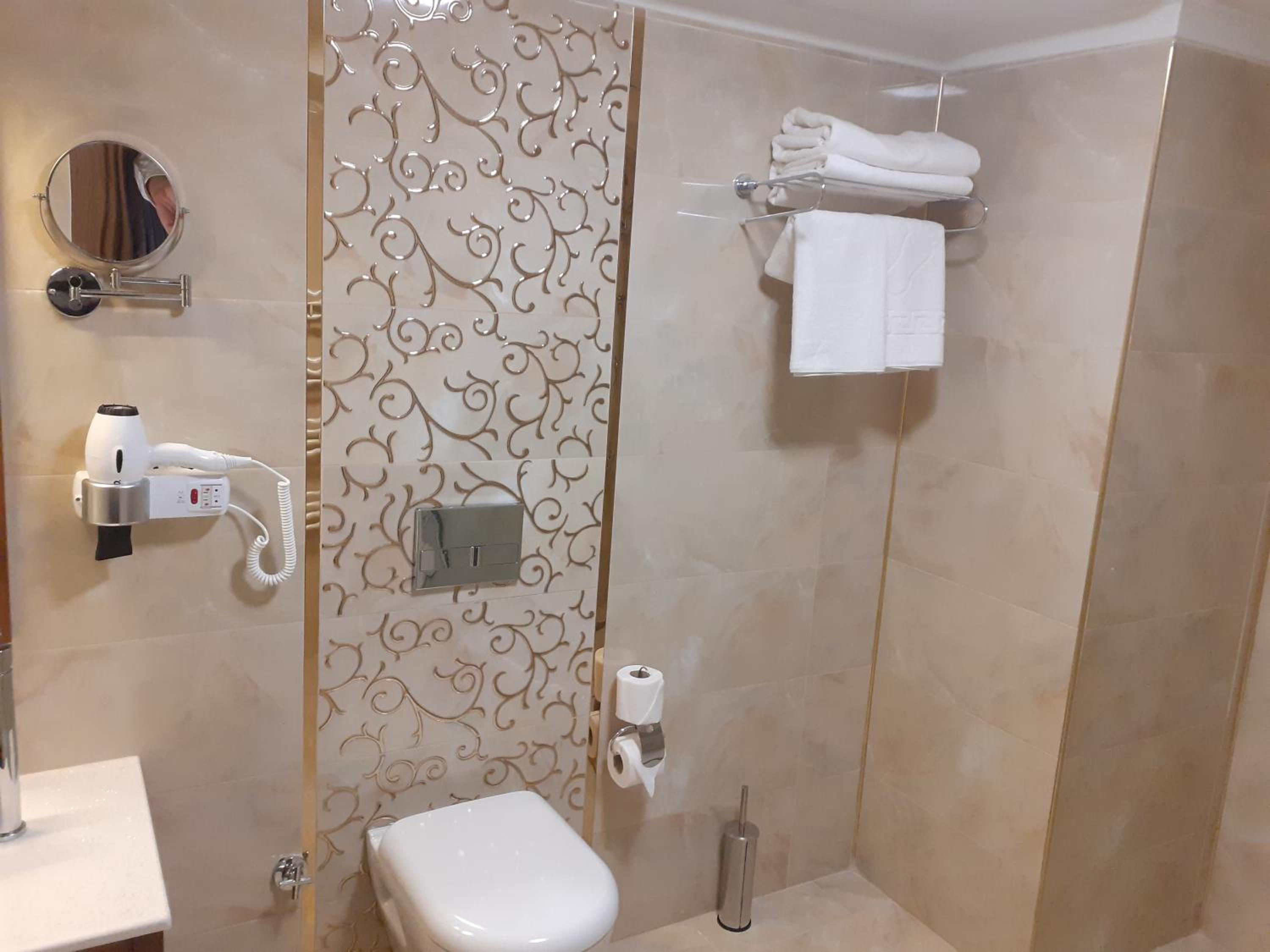 Twin Room - Non-Smoking - Photo 2