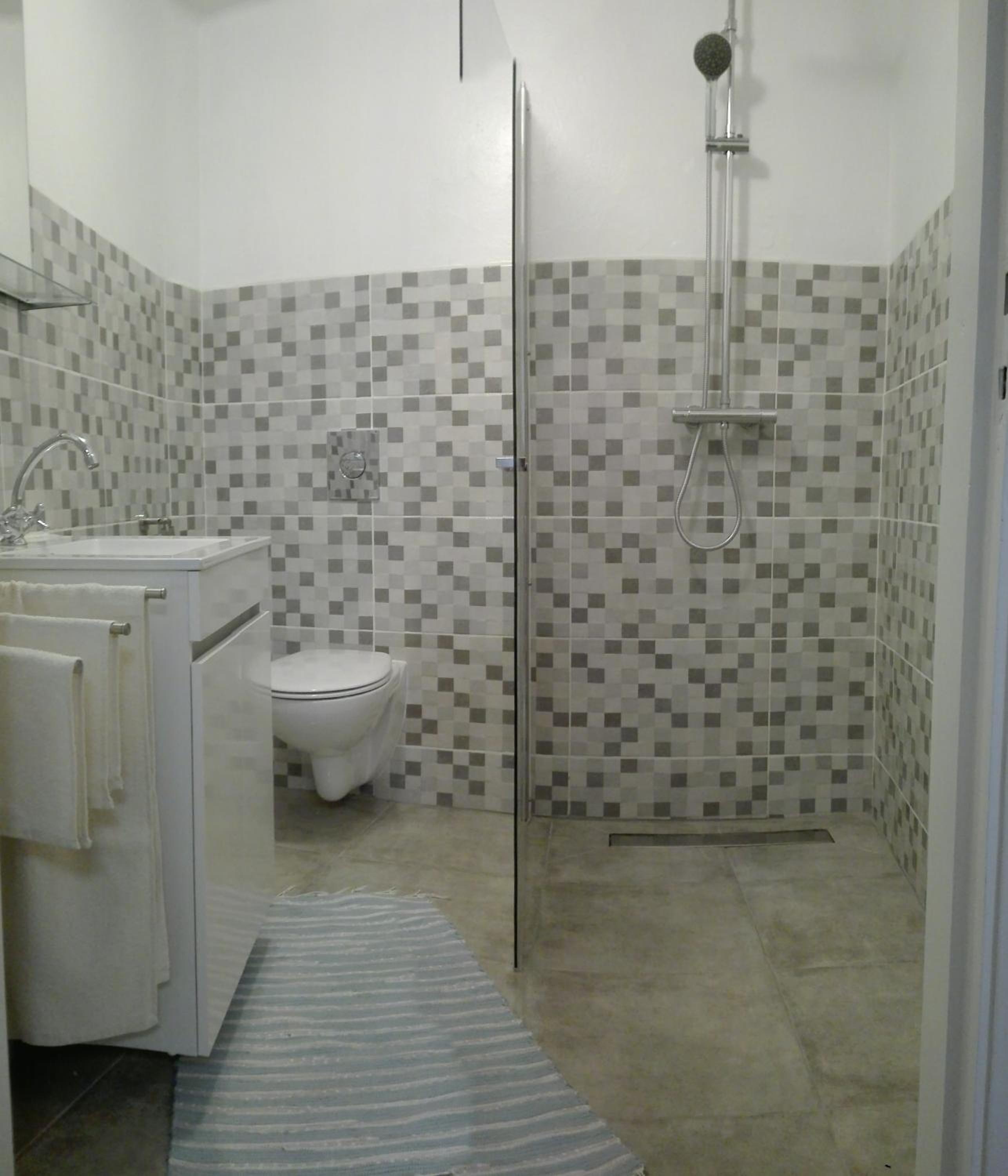 Apartment with Mountain View - Photo 4
