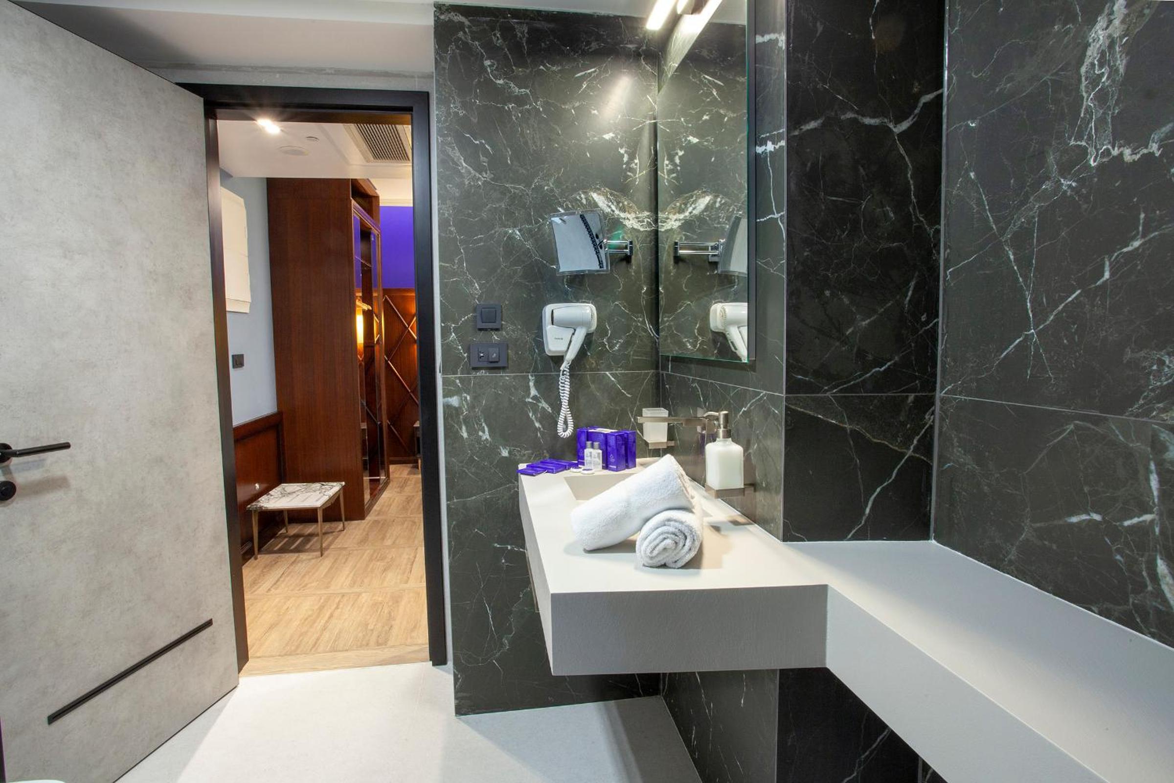 Superior Double Room - Photo 3