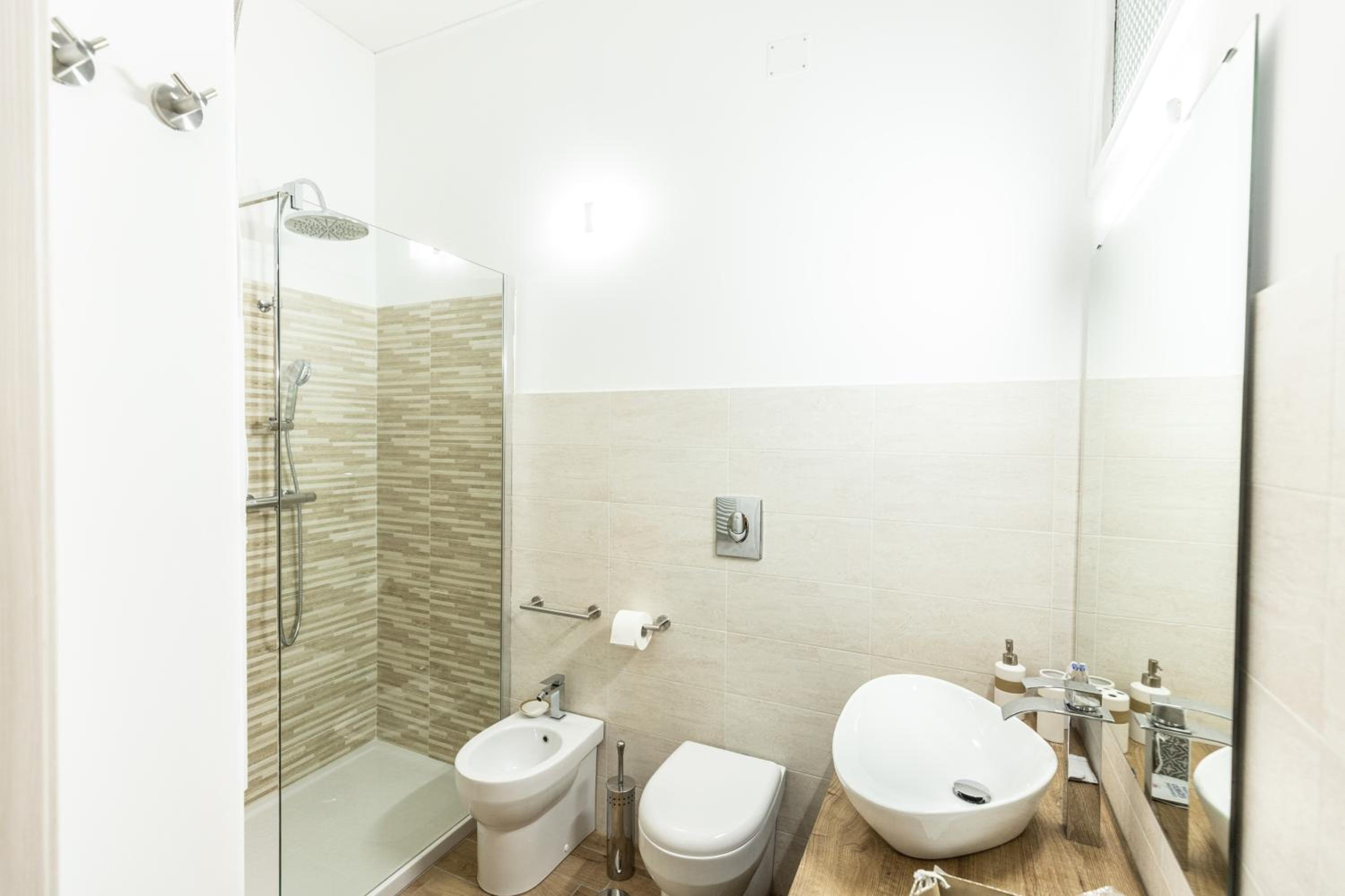Family Room with Private Bathroom - Photo 4