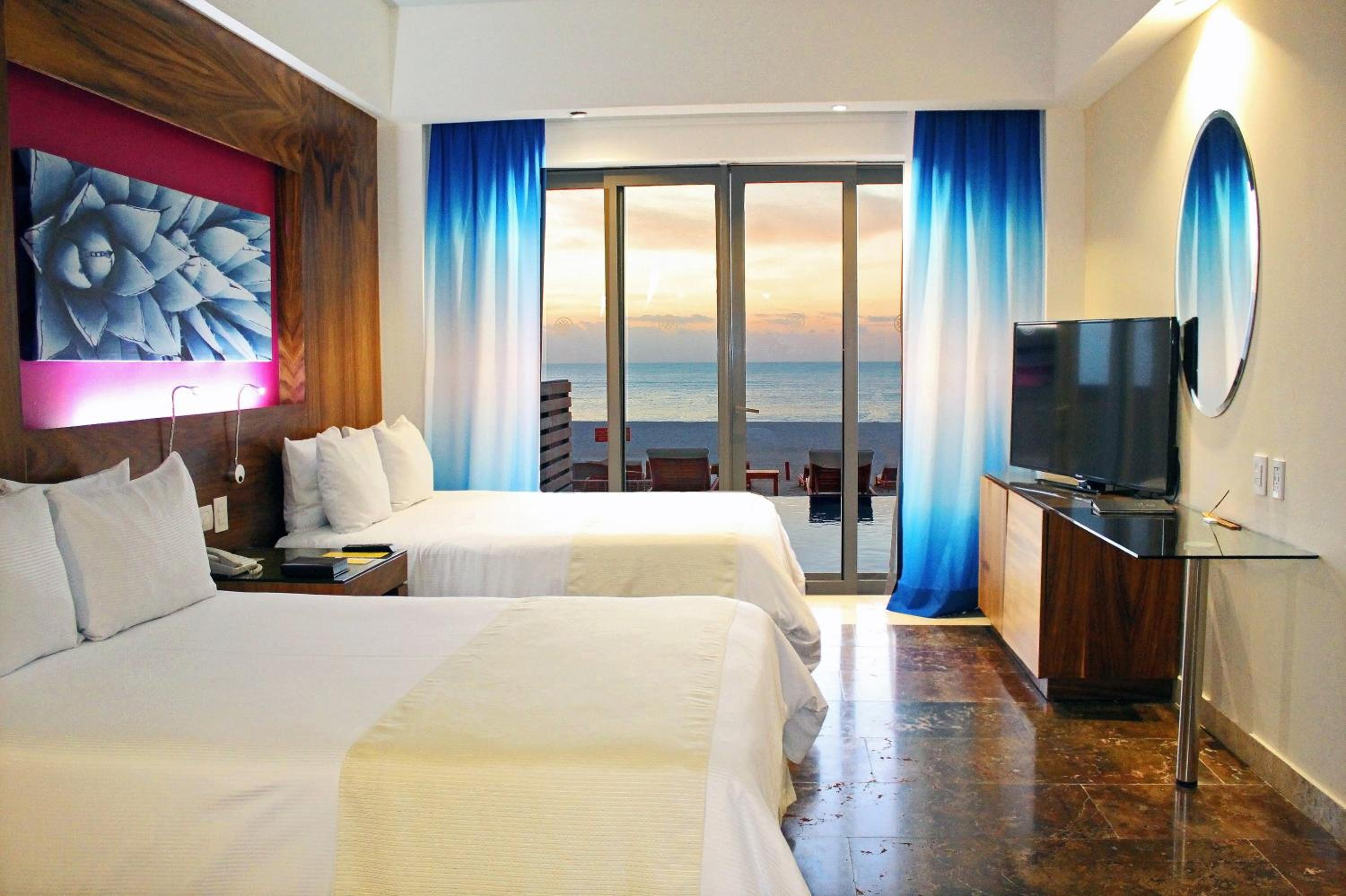 Altitude Junior Suite Swim Out Ocean Front Double