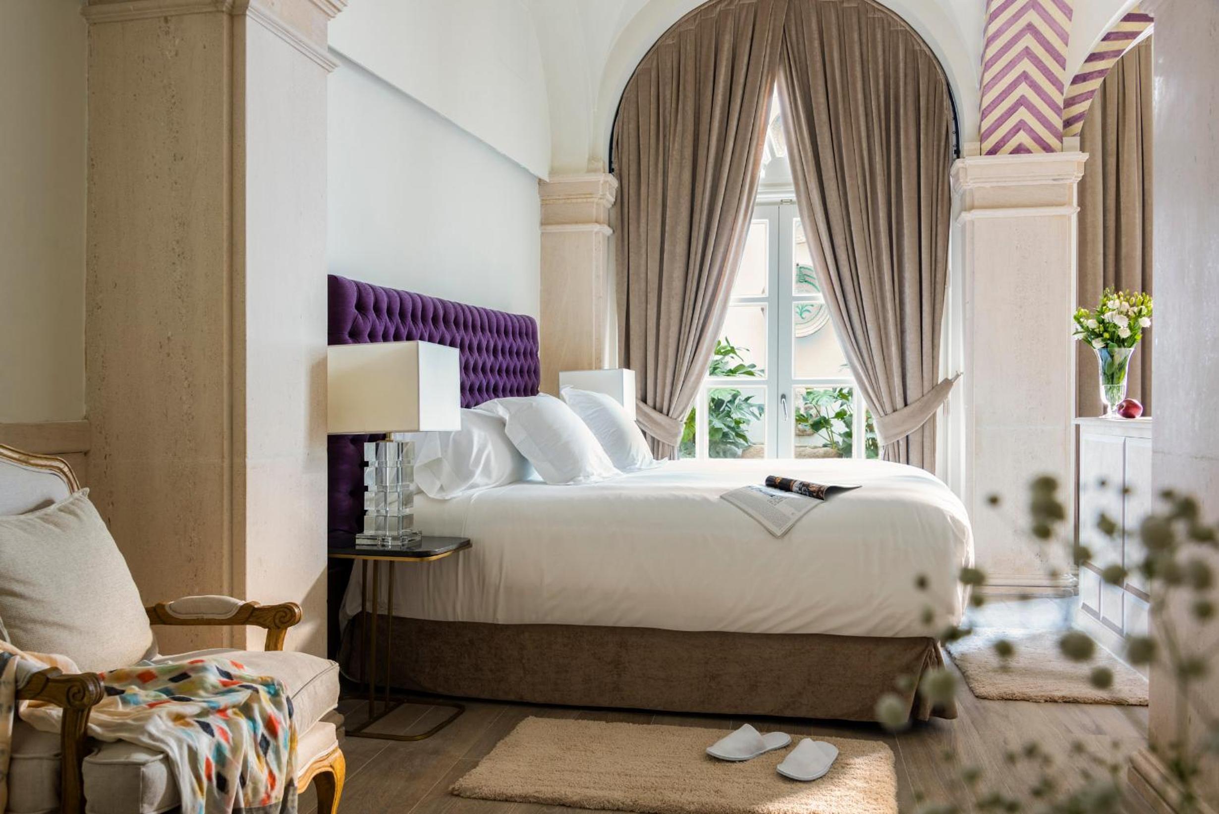 Deluxe Suite - Photo 9
