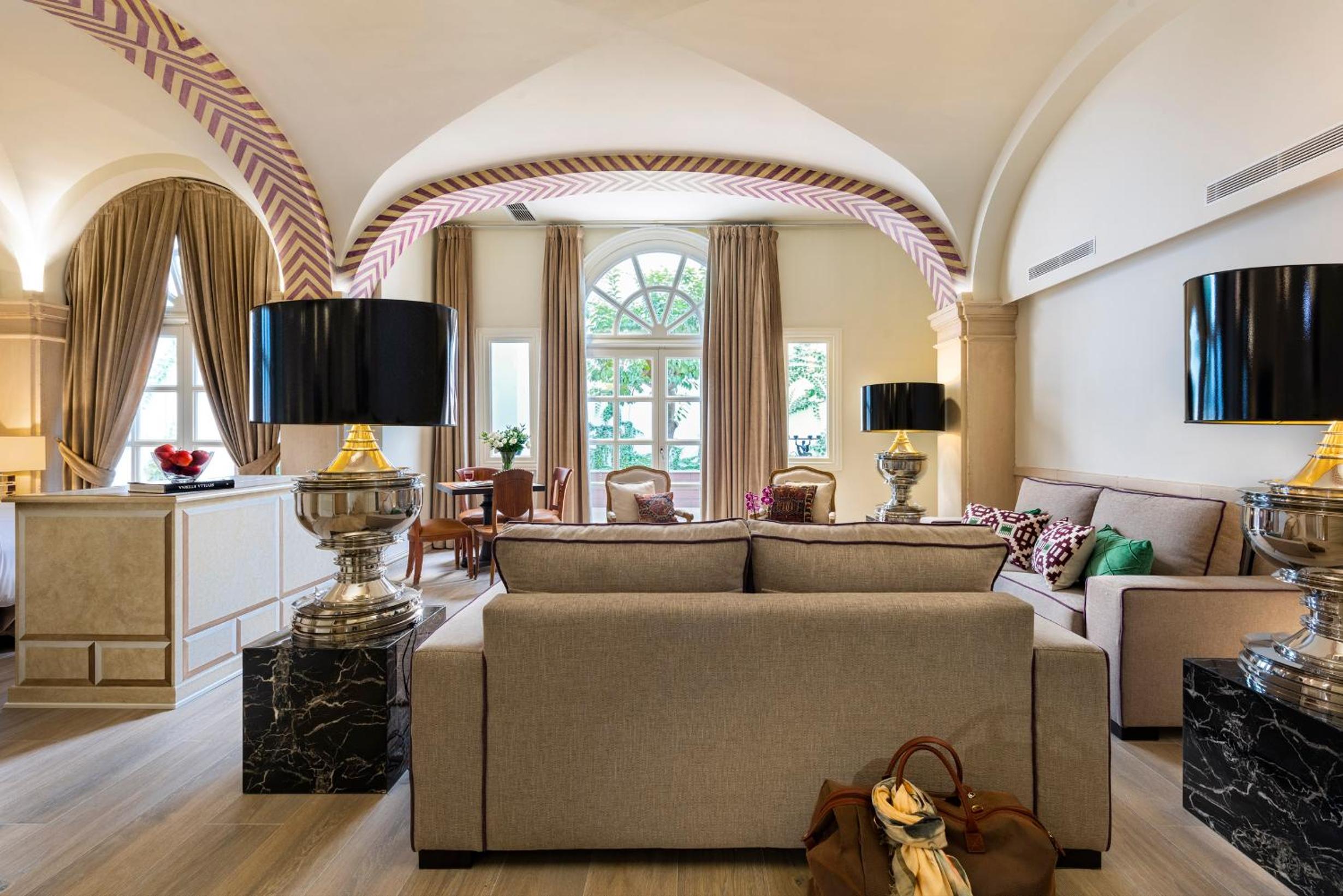 Deluxe Suite - Photo 8
