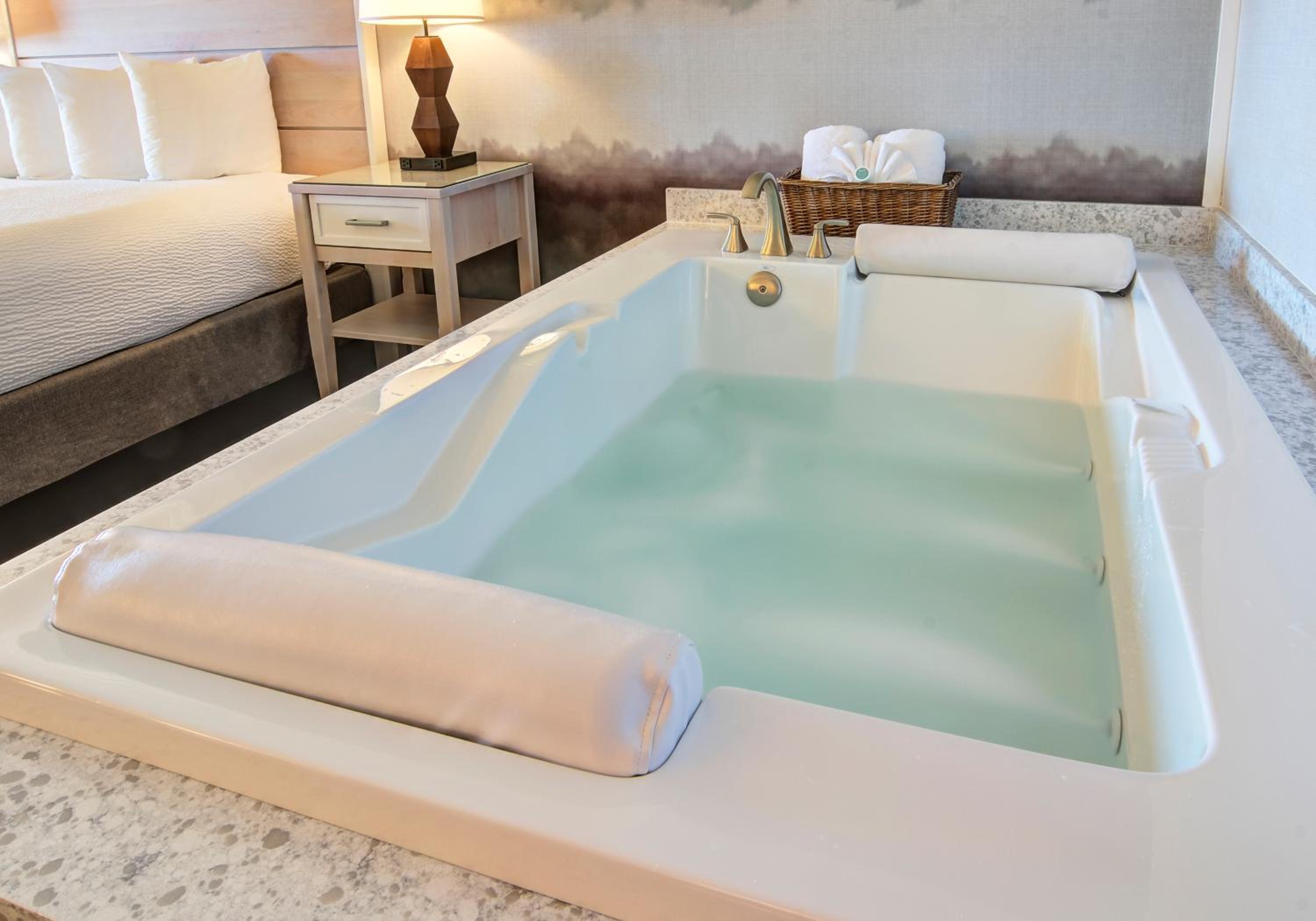 Limited Edition King Spa - No Pets Allowed photo 2