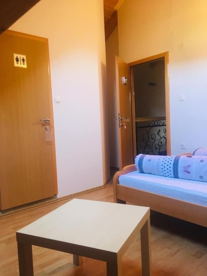 Basic Triple Room photo 1