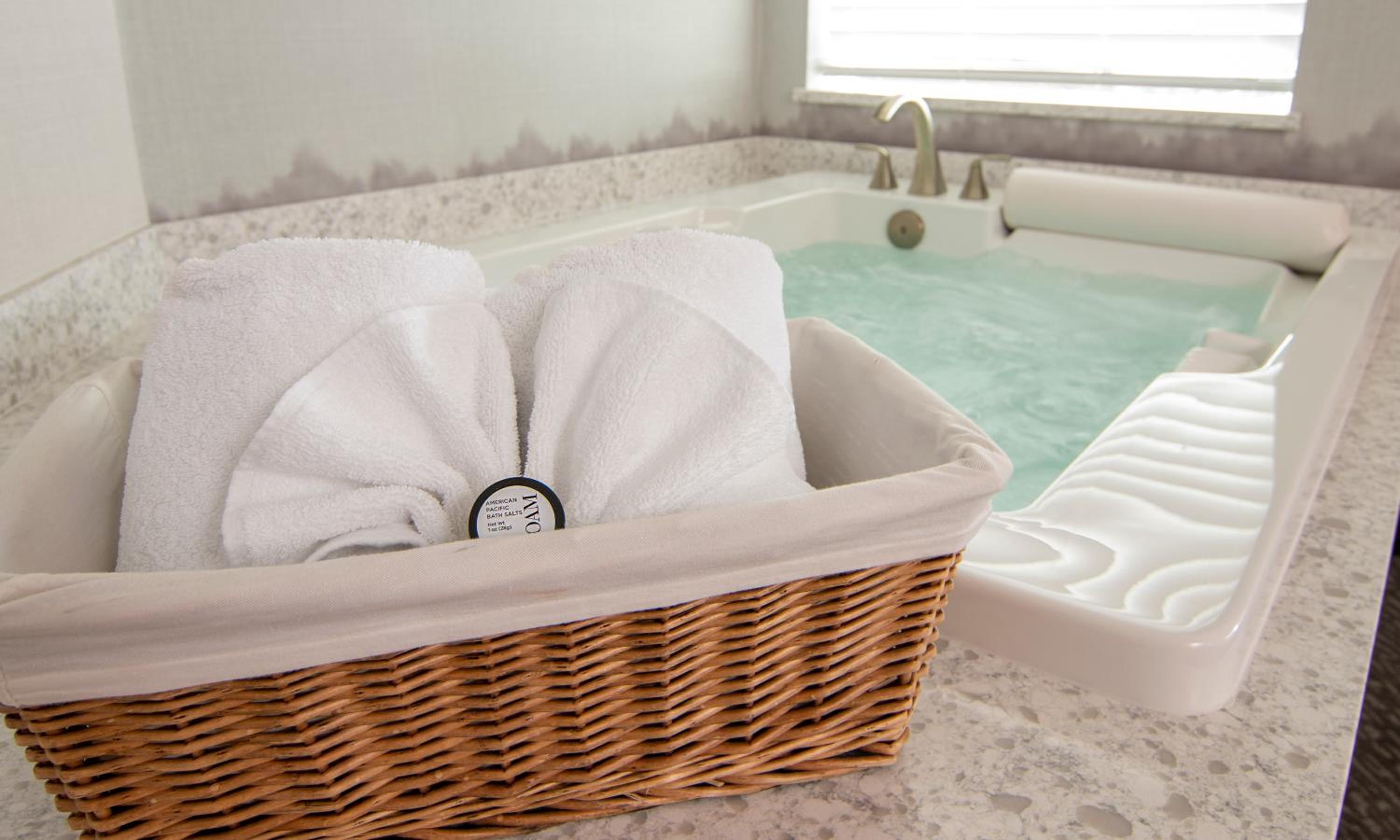 Limited Edition King Spa Top Floor - No Pets Allowed photo 3