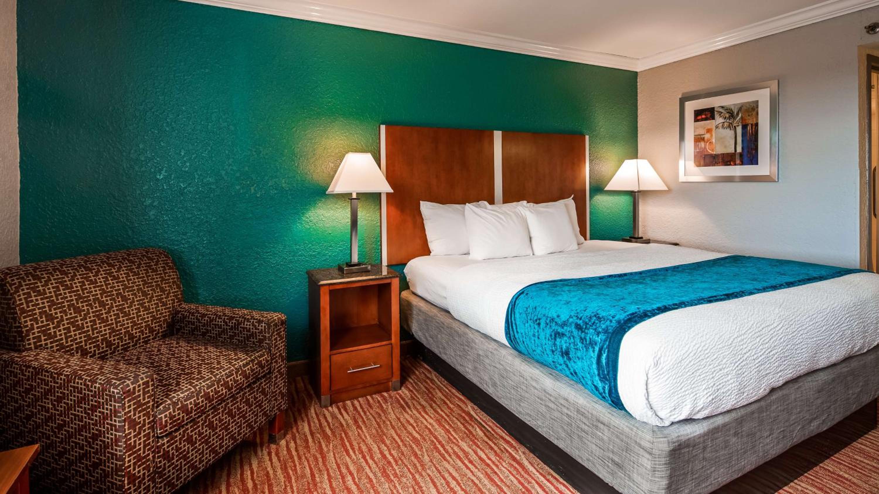 King Room - Non-Smoking - Photo 2