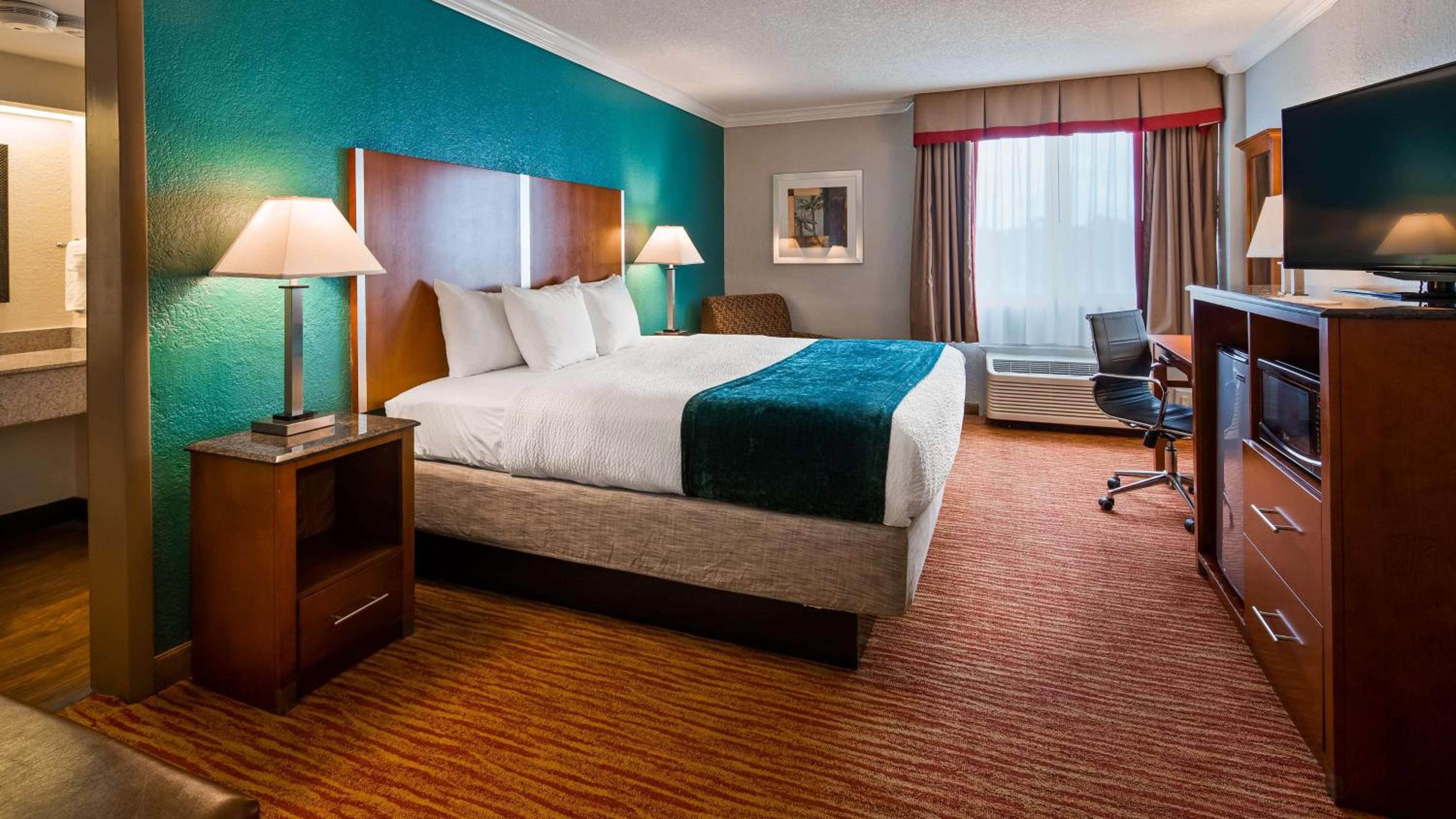 King Room - Non-Smoking - Photo 1