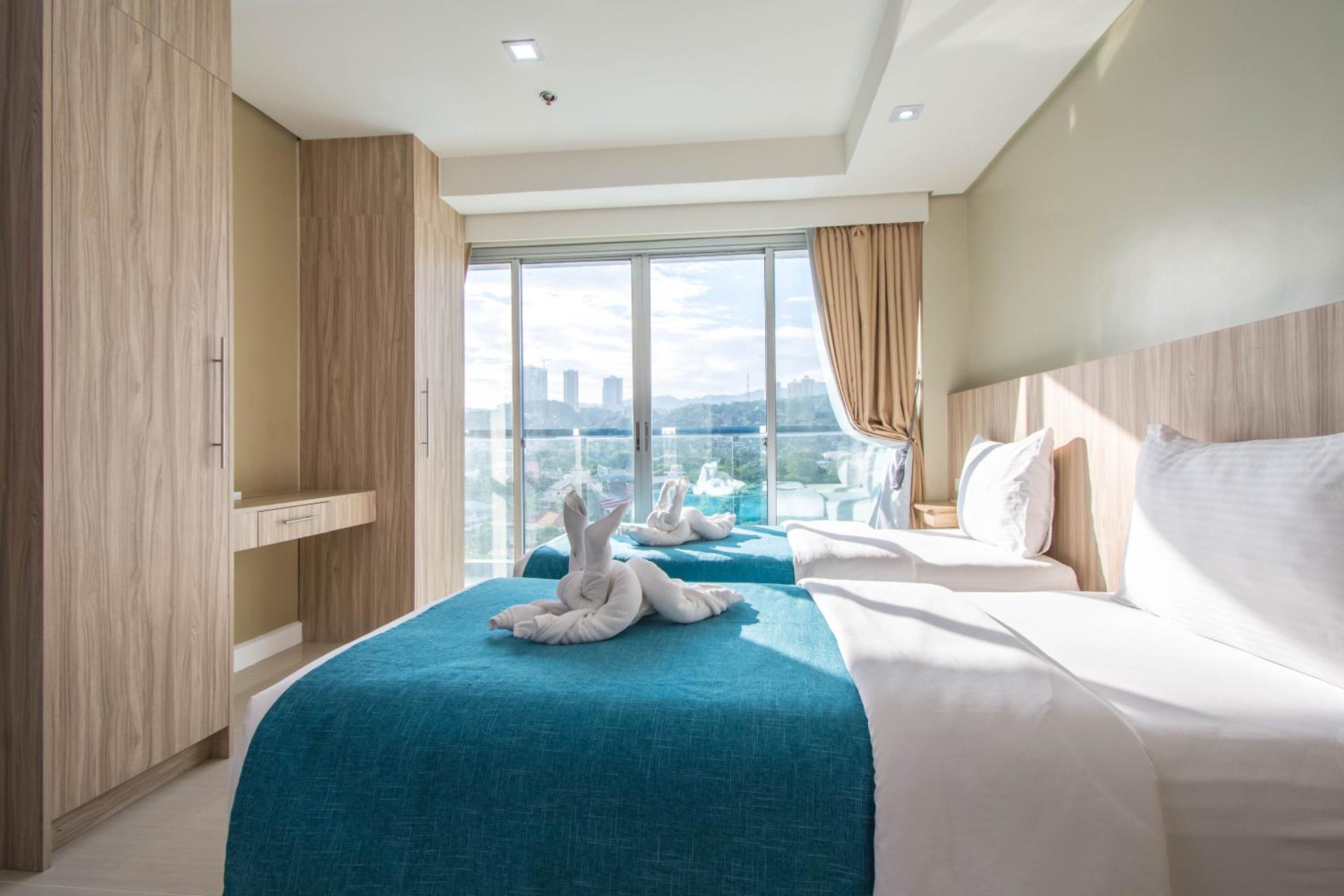 Deluxe One-Bedroom Suite