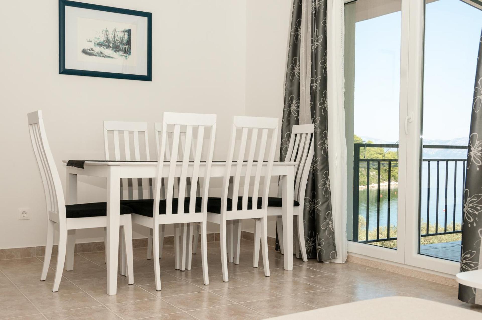 Two-Bedroom Apartment with Balcony and Sea View - Photo 14