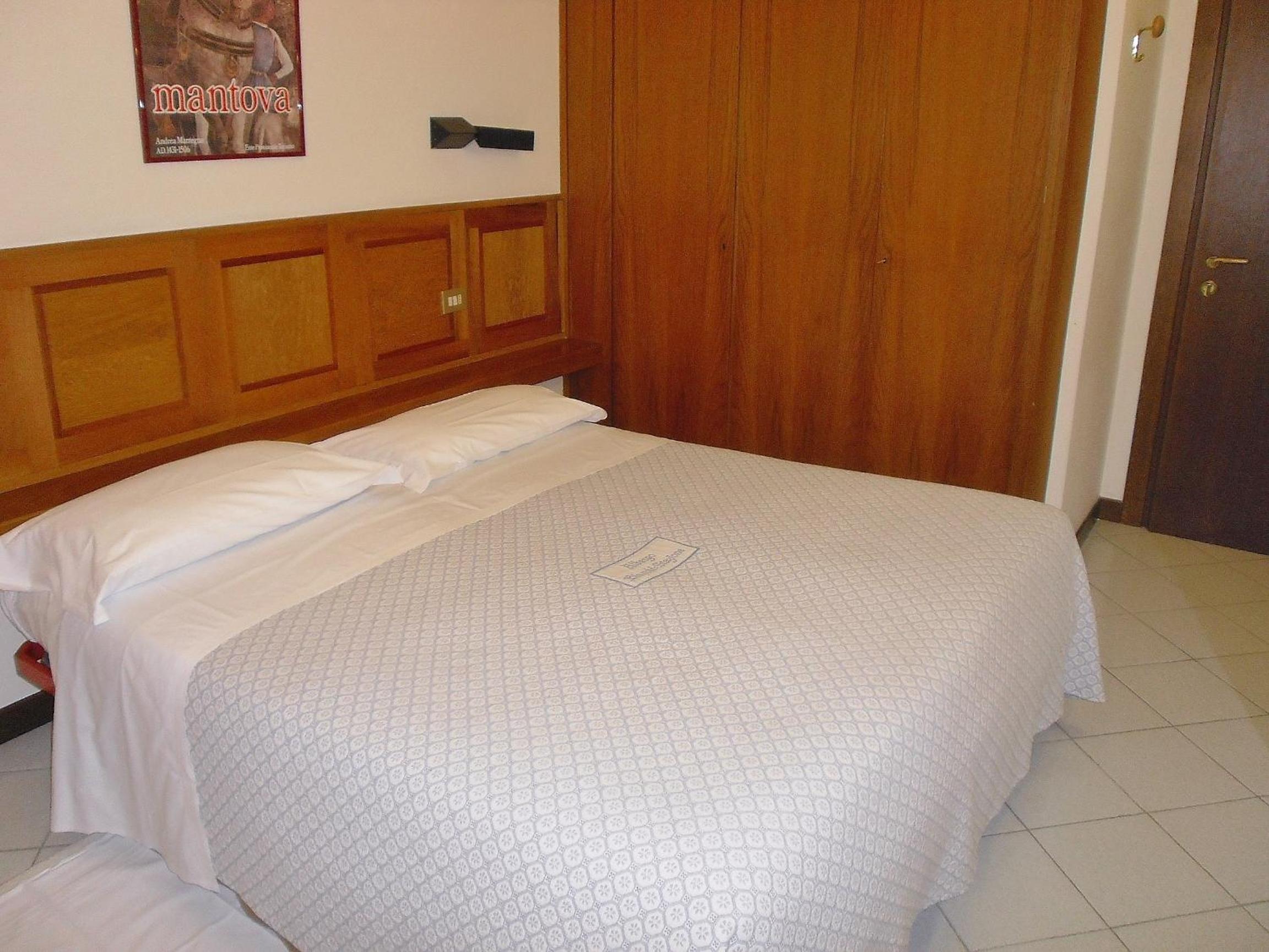 Double or Twin Room - Photo 6