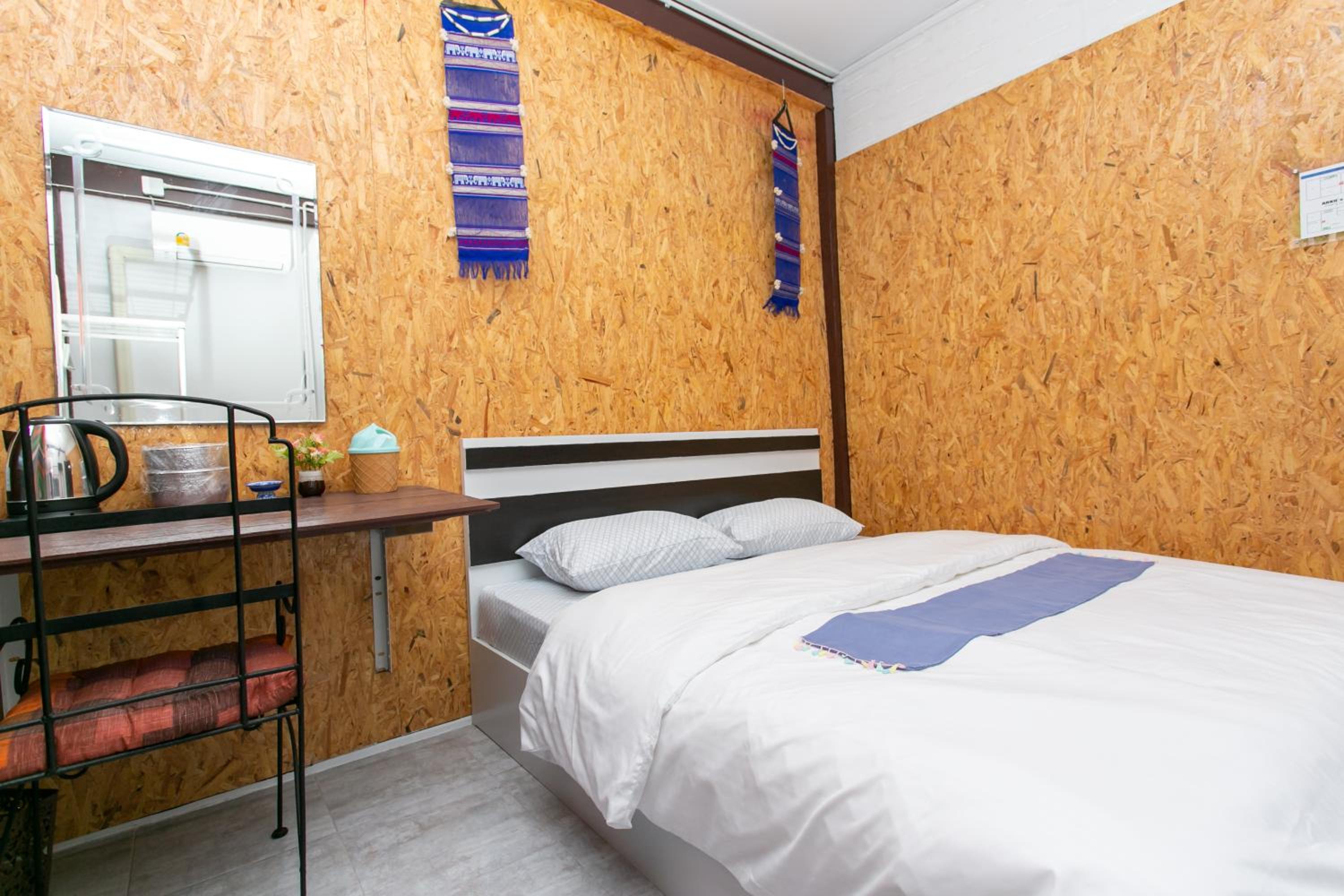Deluxe King Room - Photo 1