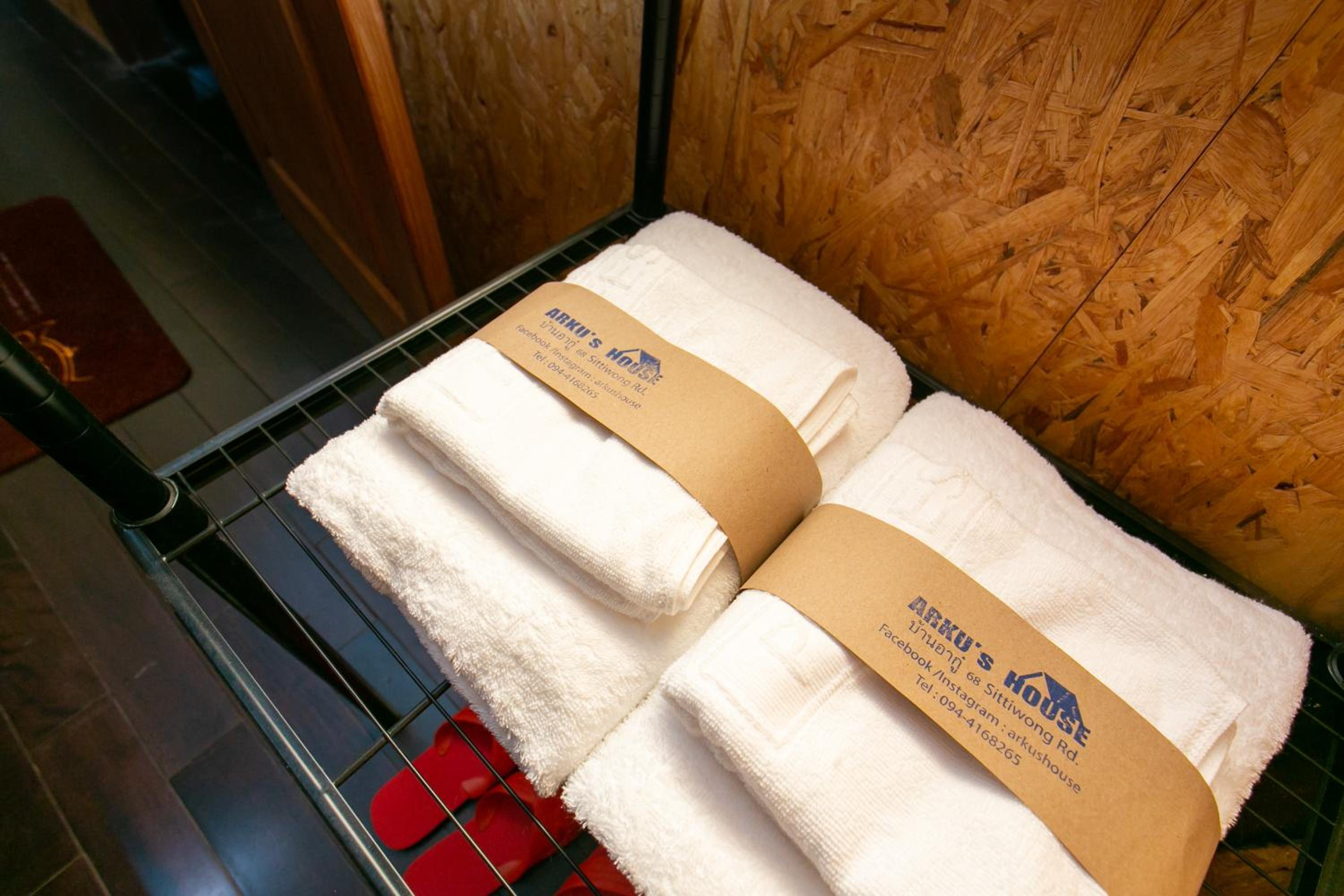Deluxe King Room - Photo 10