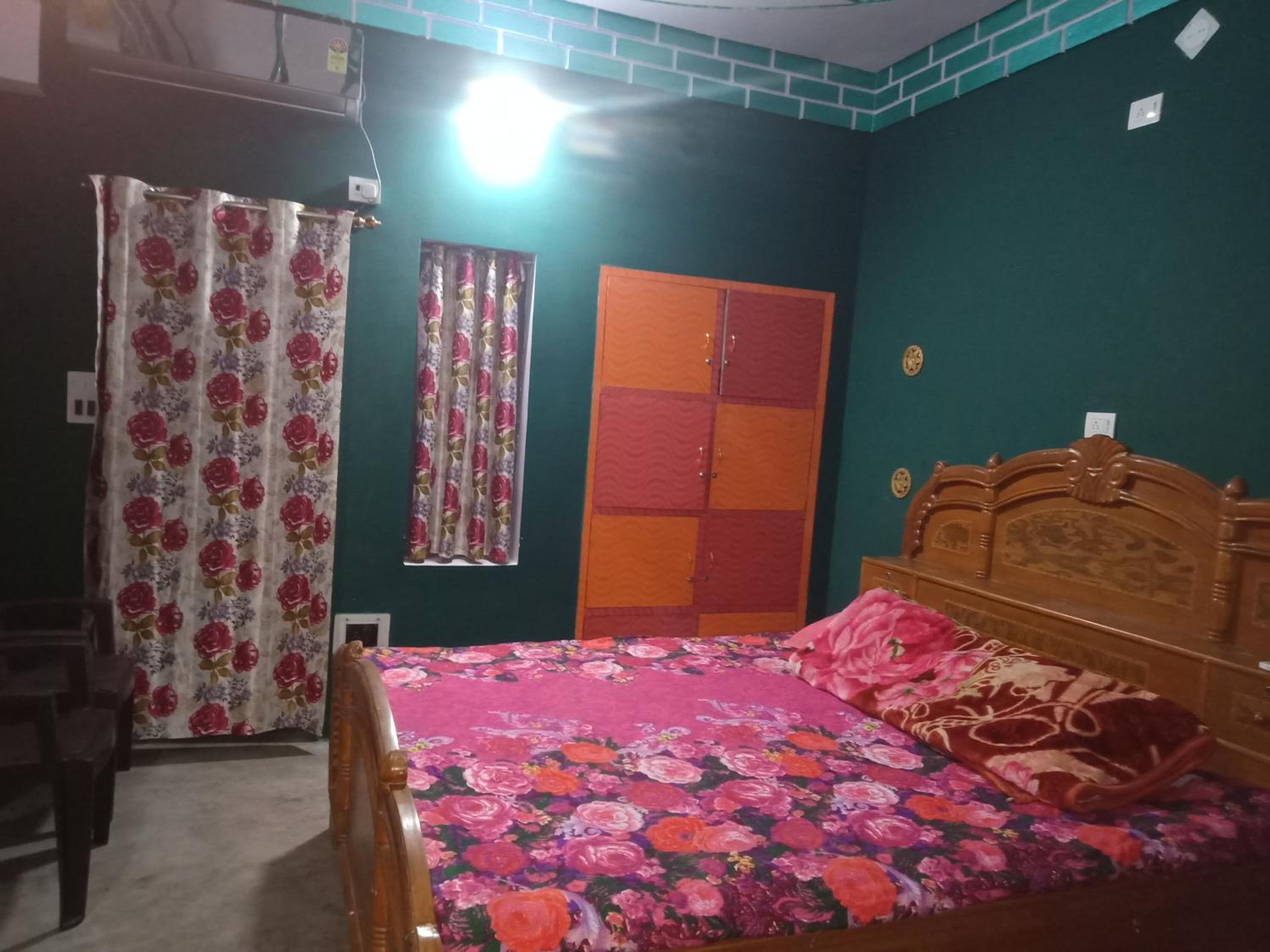 Double Room with Shared Bathroom photo 1