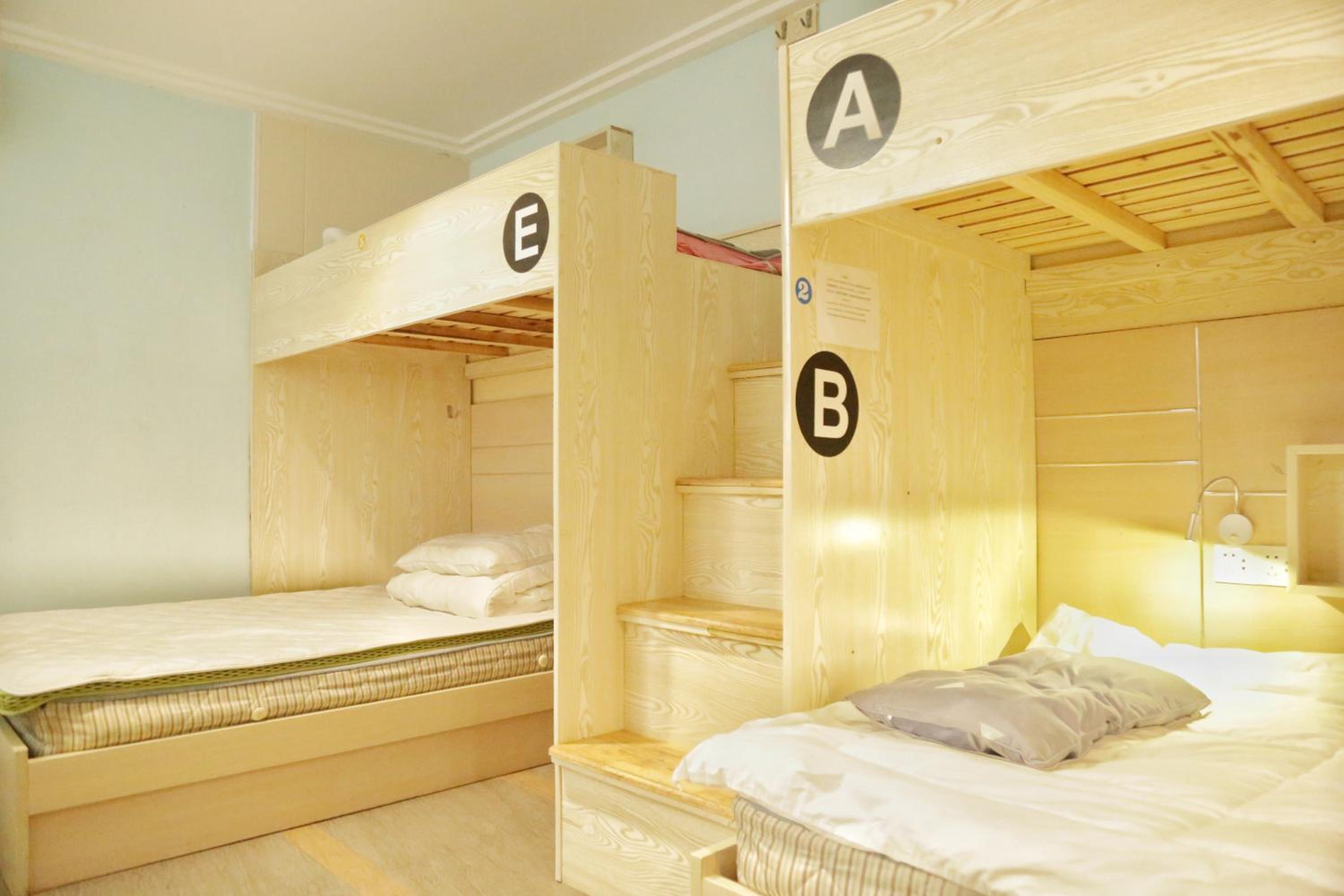 Bed in 6-Bed Male Dormitory Room photo 3