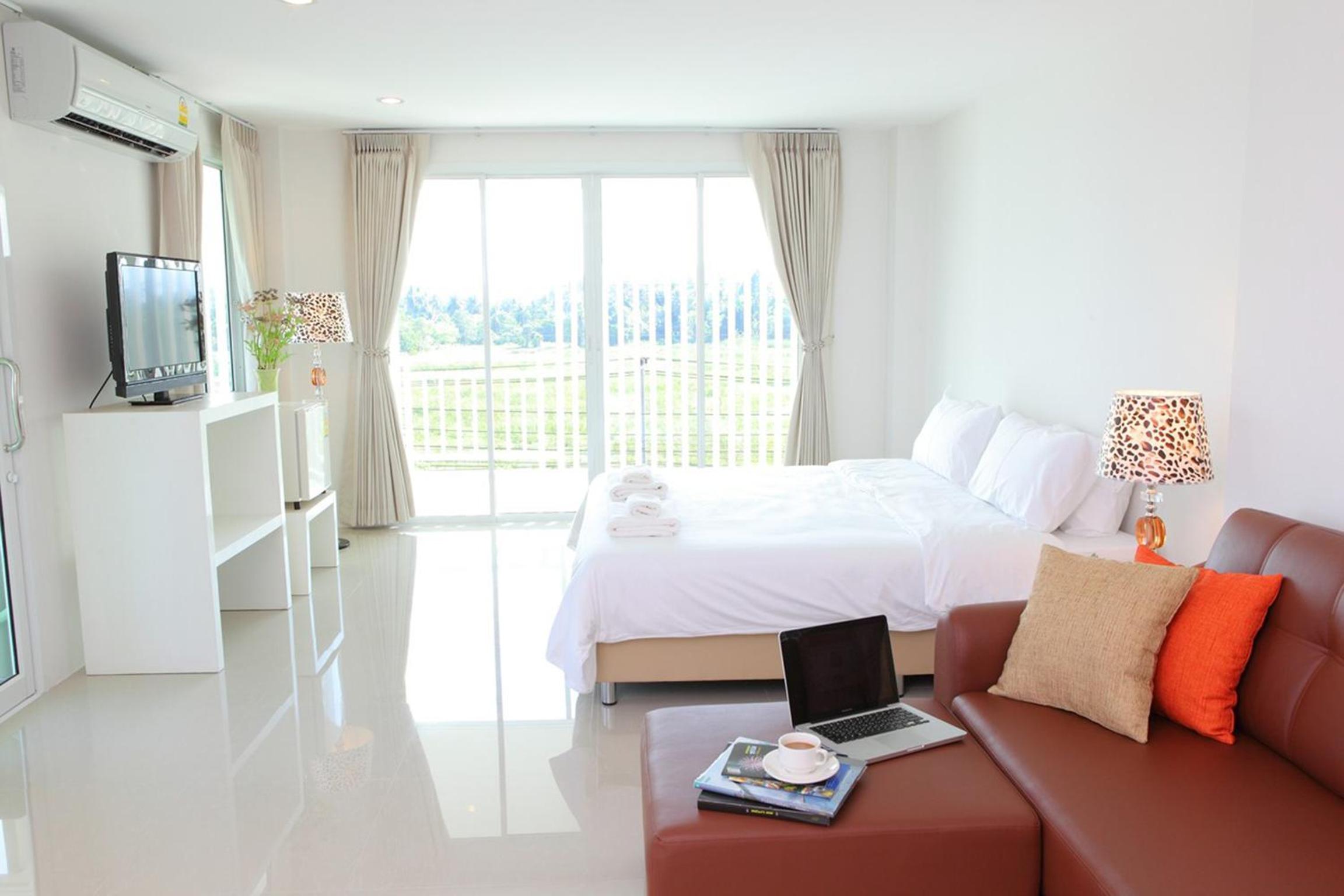 Deluxe Double Room with Balcony photo 3