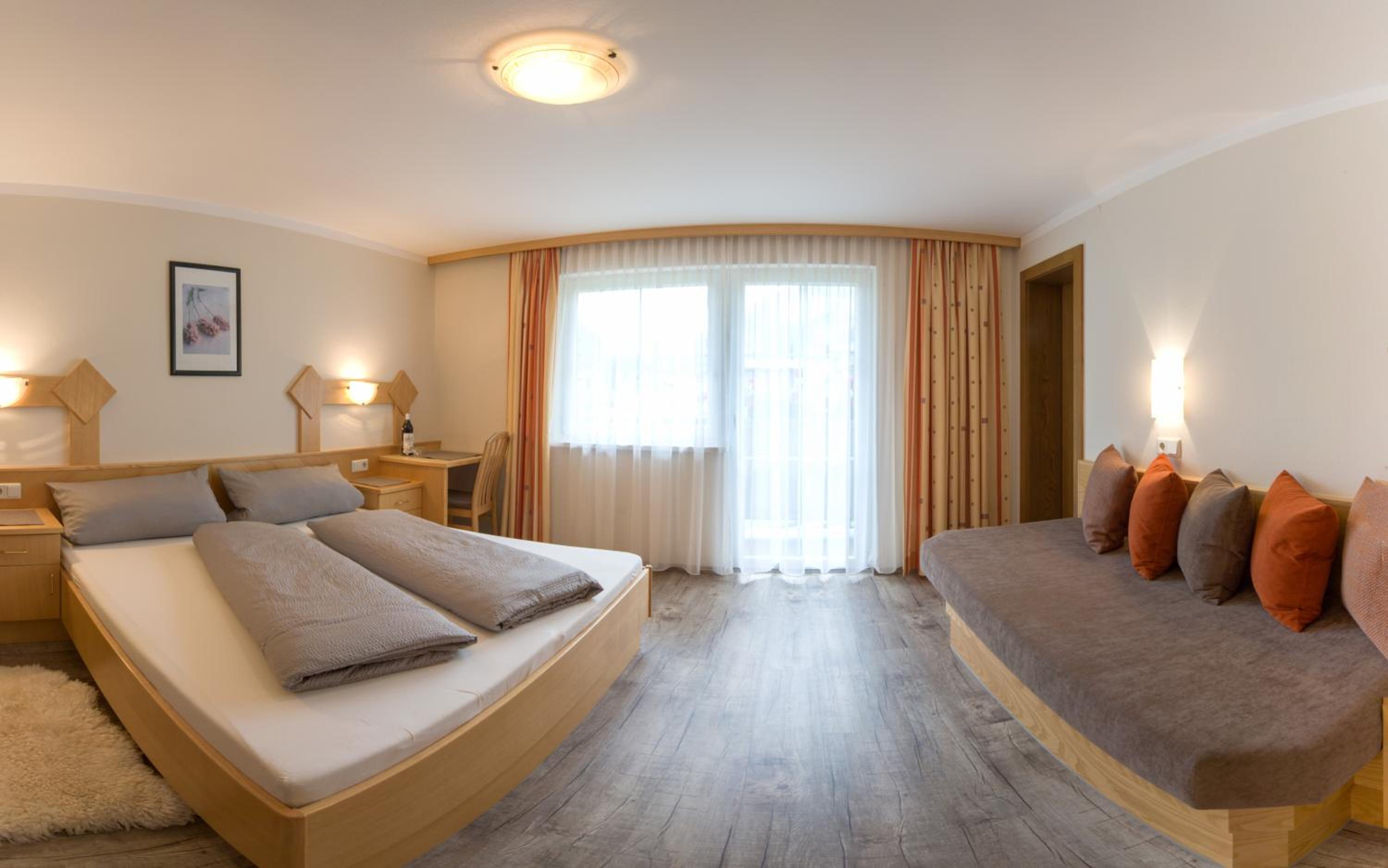 Three-Bedroom Apartment with Balcony photo 1