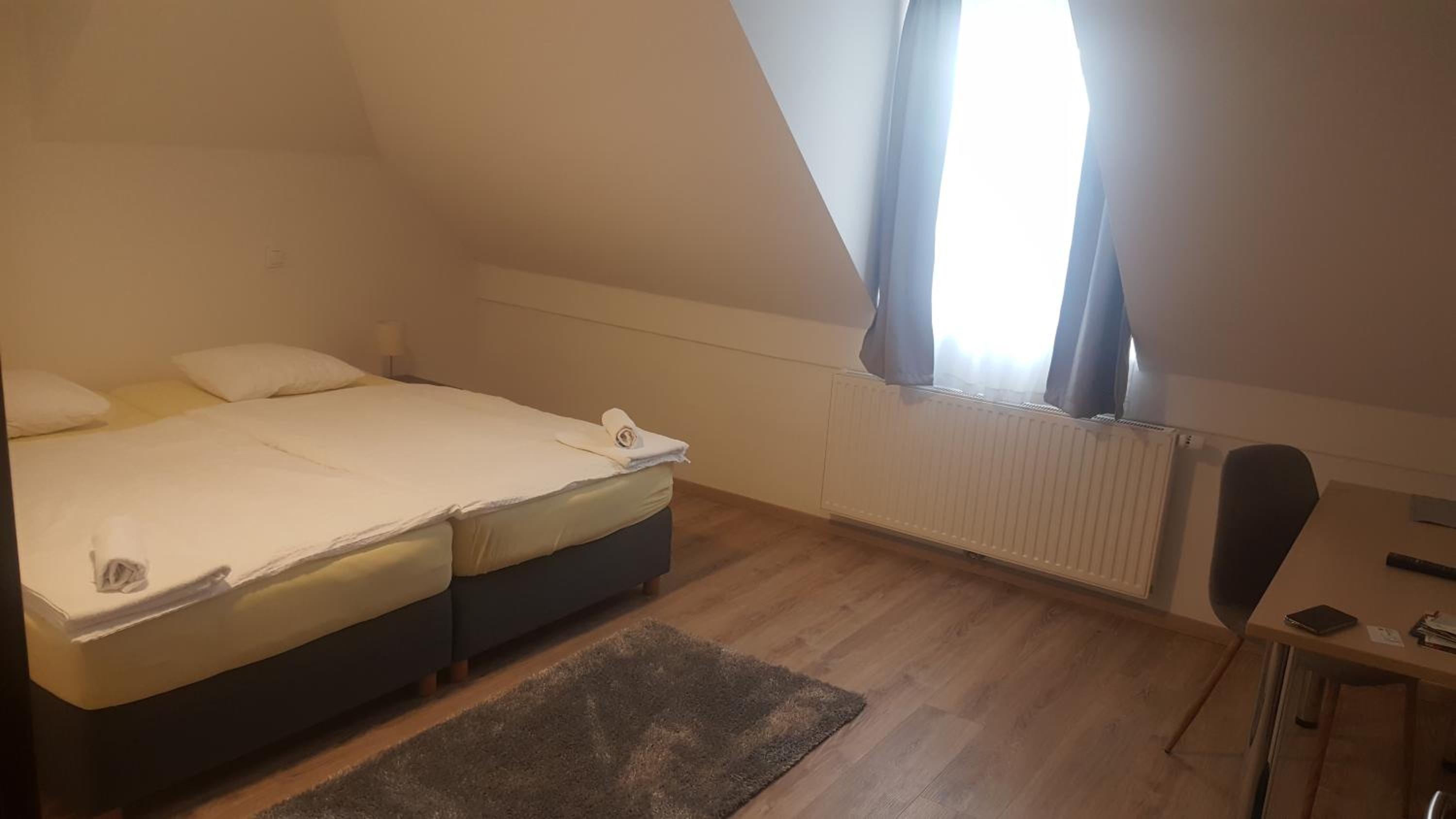 Standard Double or Twin Room - Photo 7