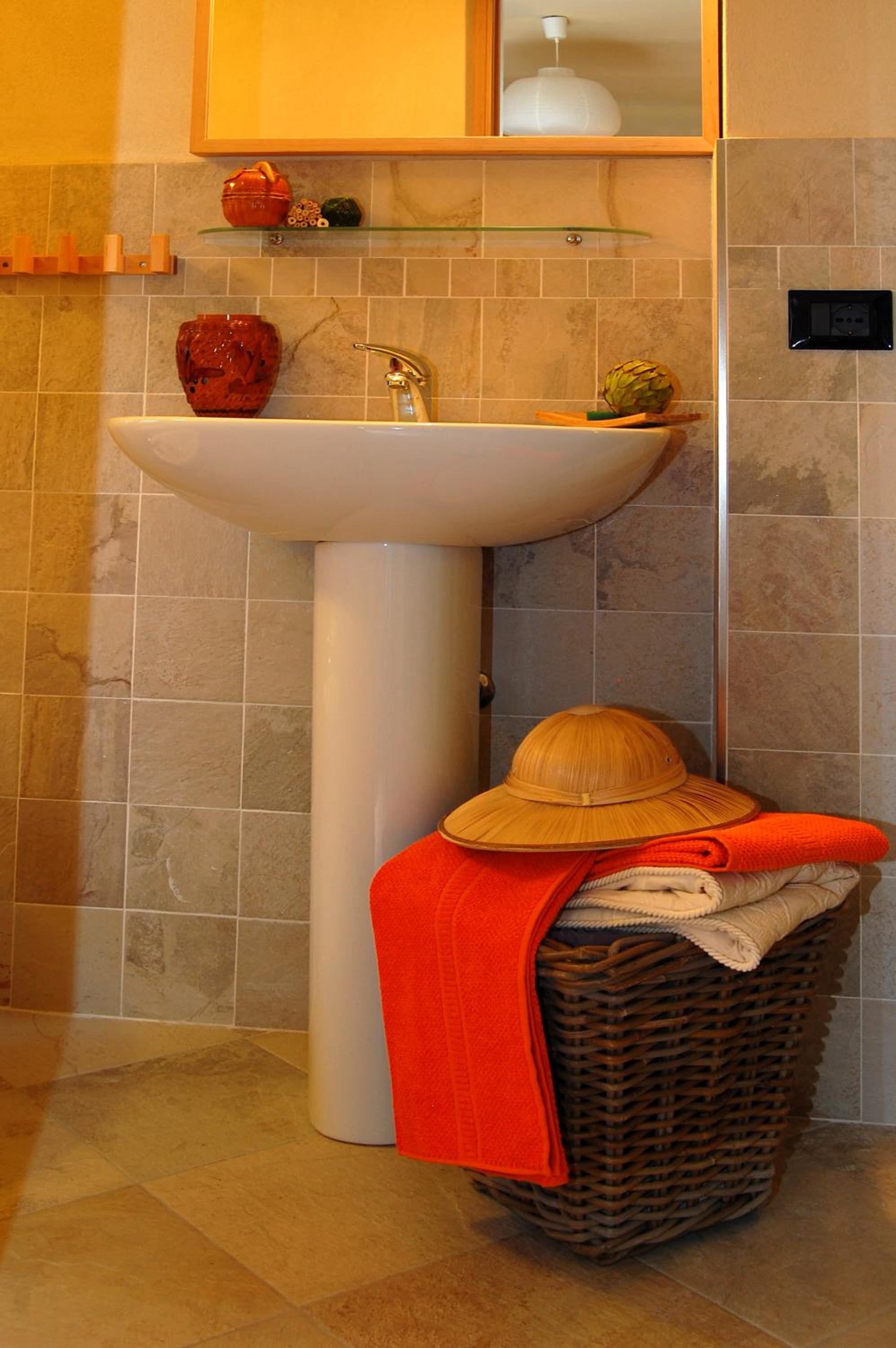 Double or Twin Room with Bathroom - Photo 2