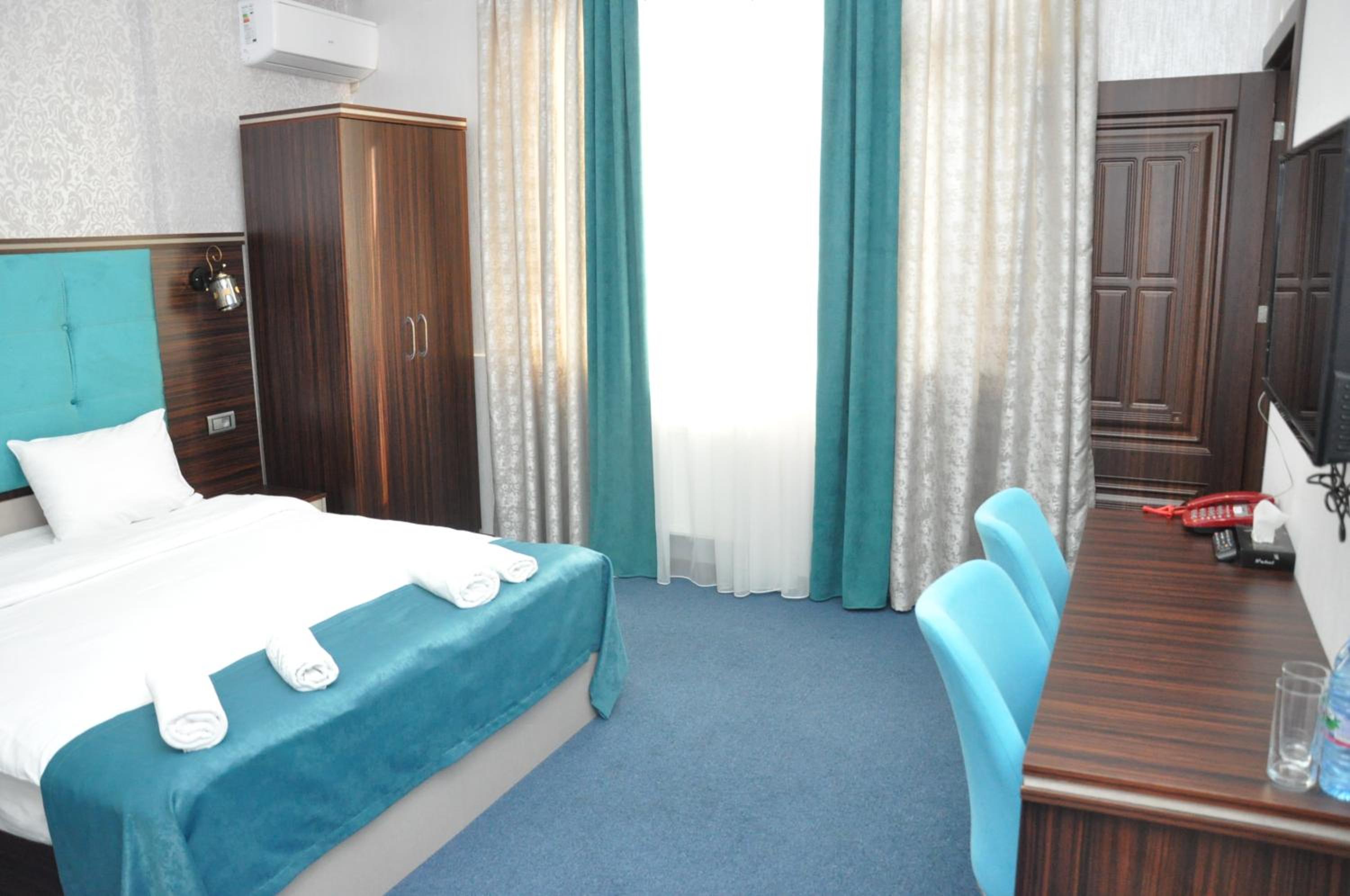 Quadruple Room with Private Bathroom photo 1