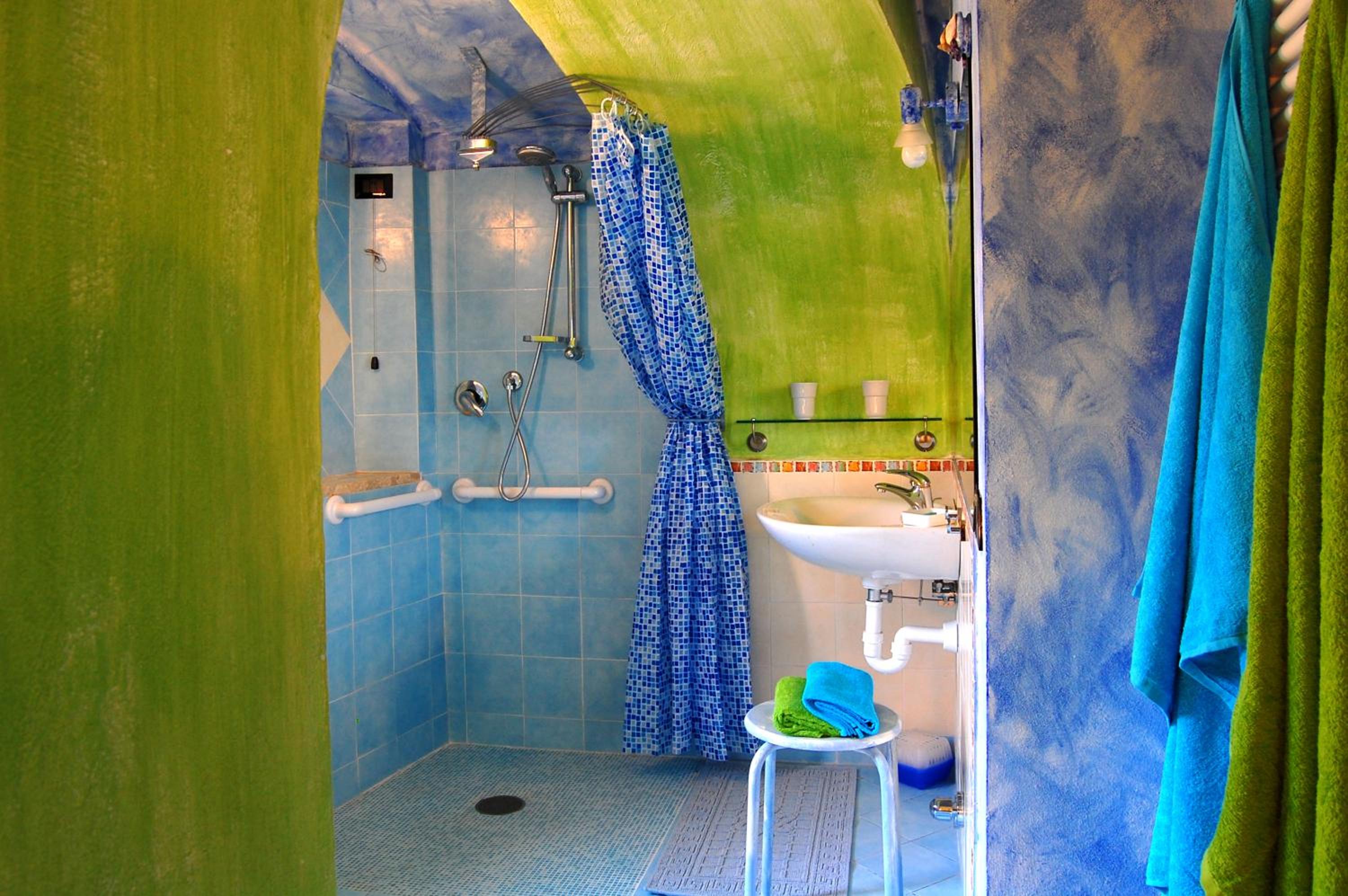 Double or Twin Room with Bathroom - Photo 7