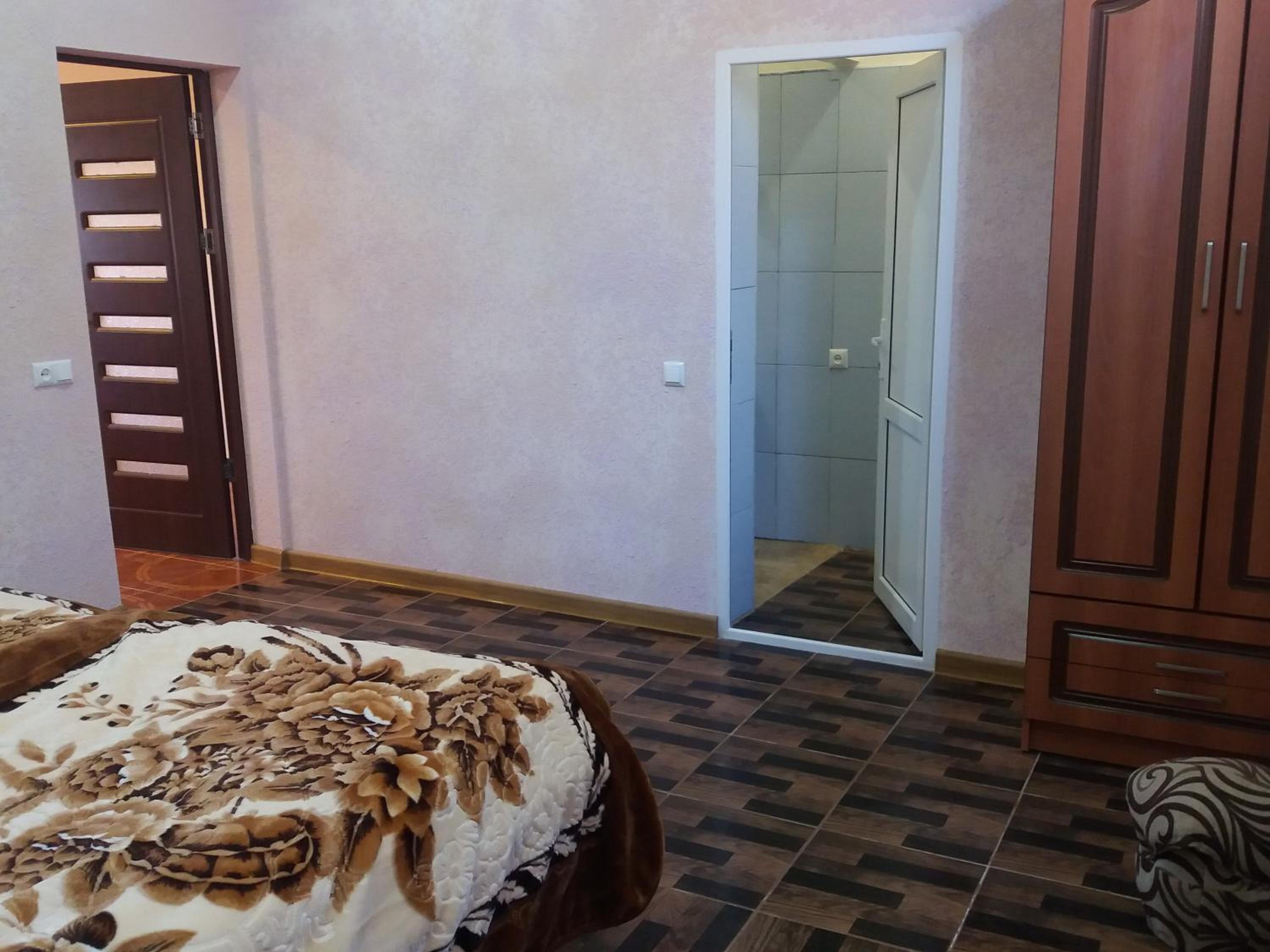 Family Room with Private Bathroom photo 3