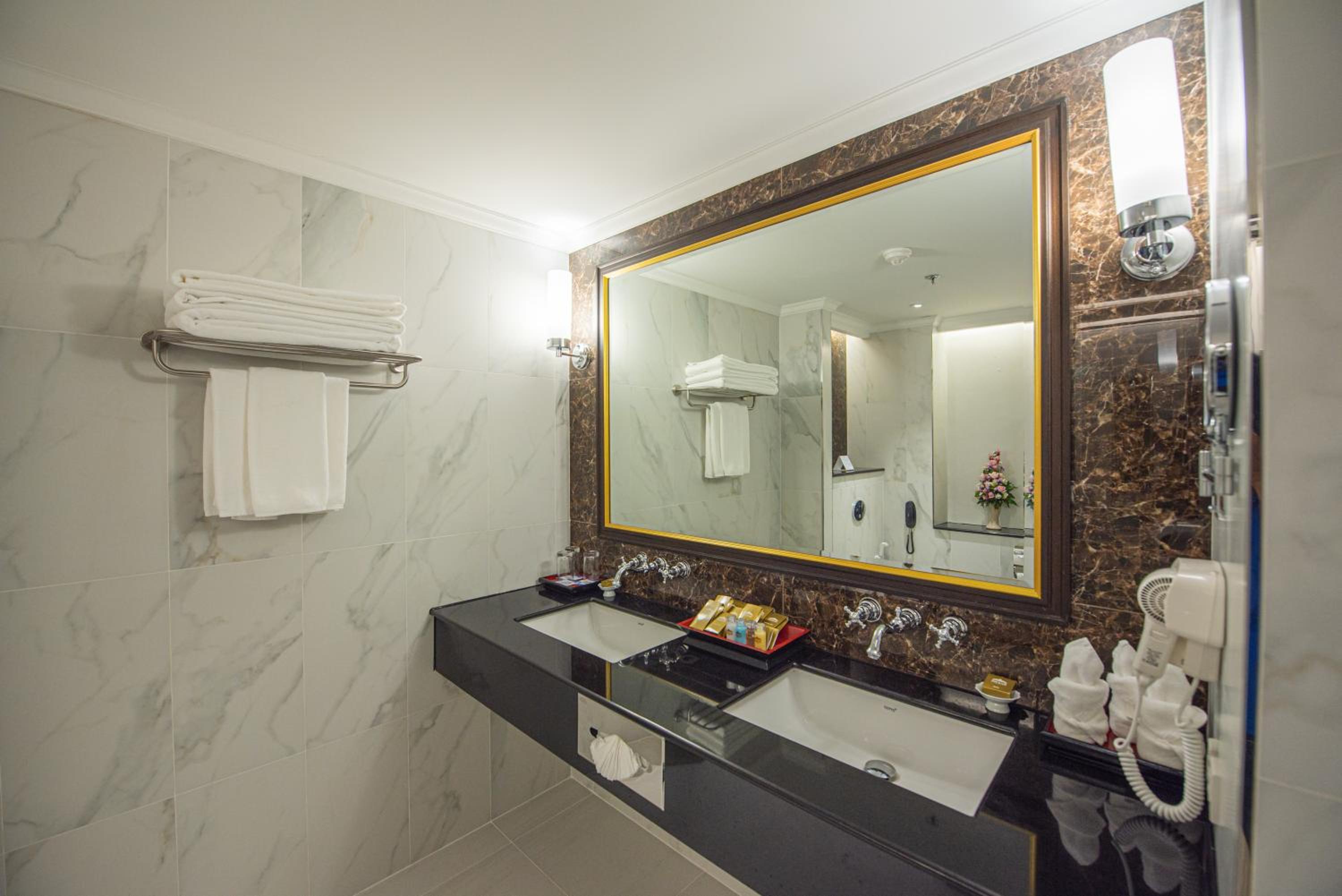 Premier Room - Photo 11