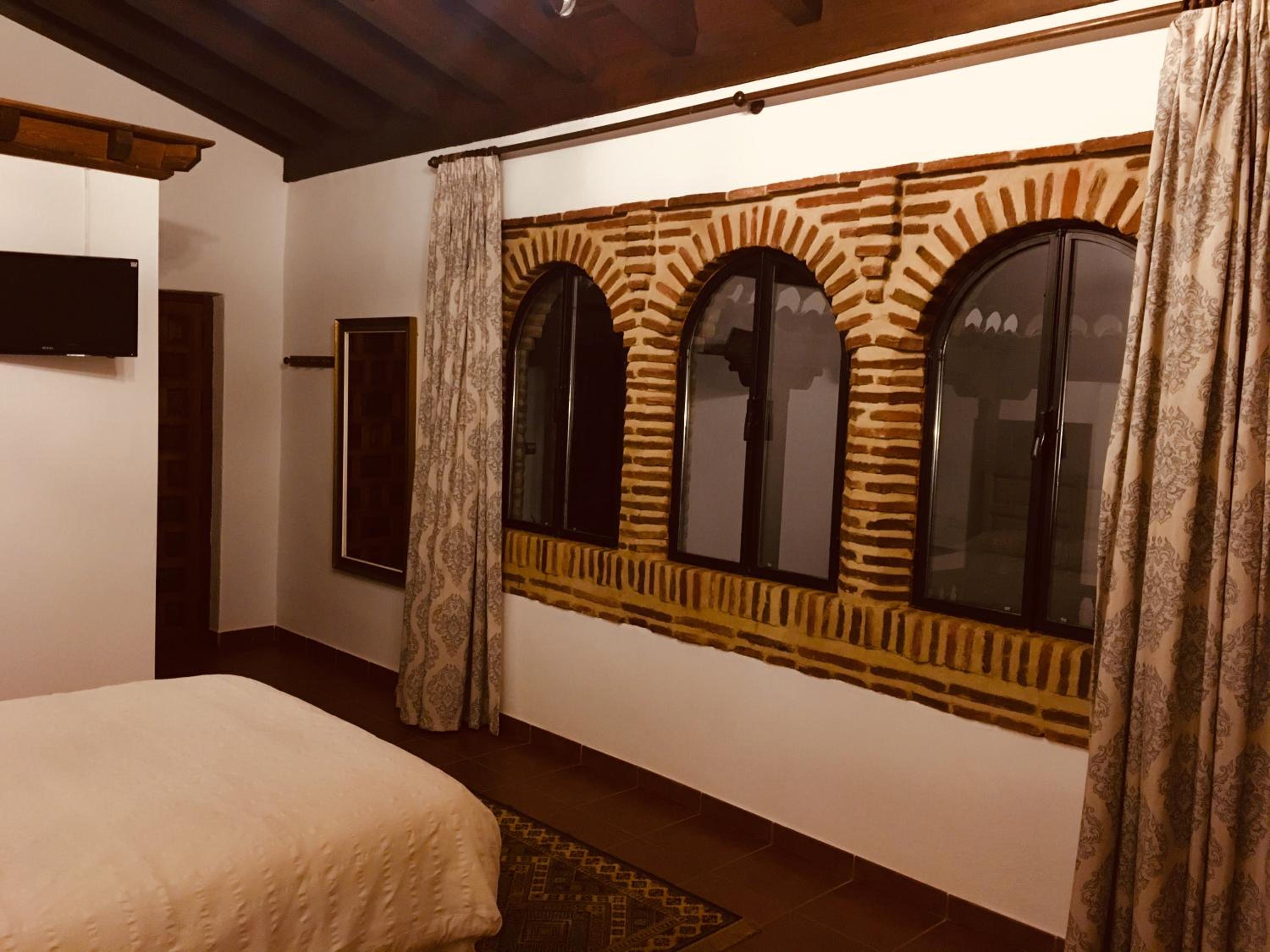 Standard Double Room - Photo 5